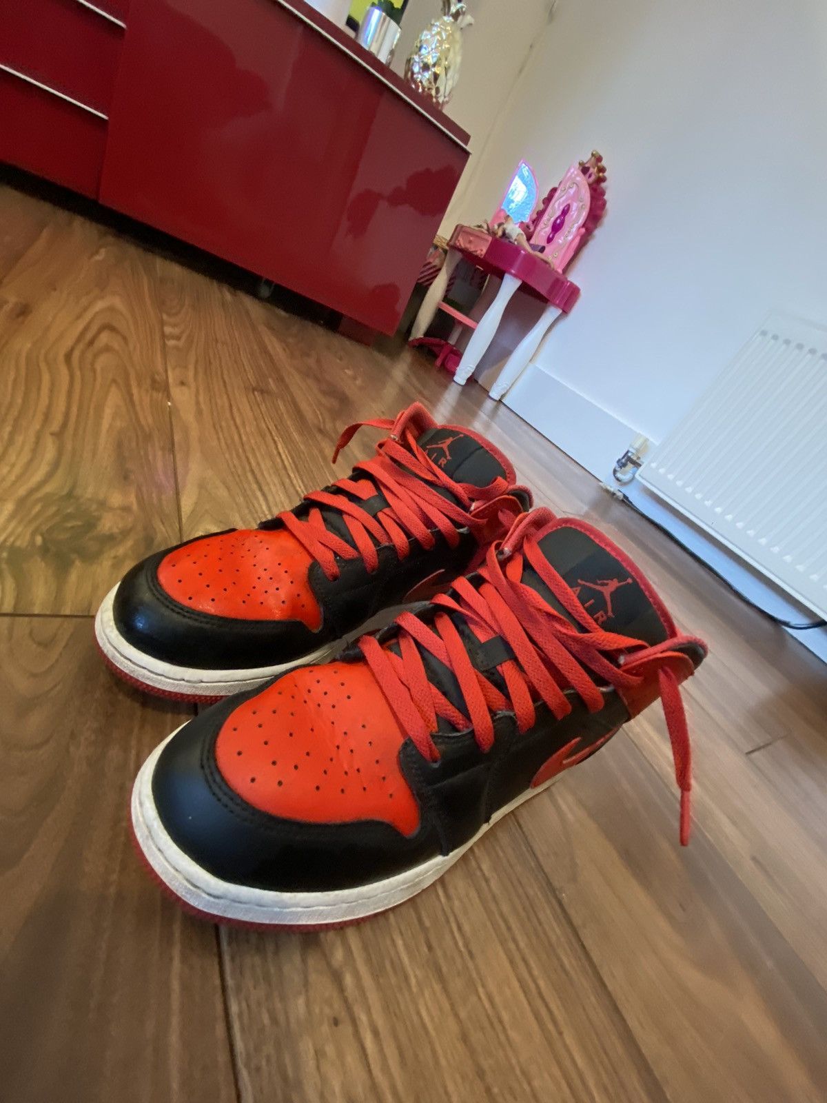 Nike Air jordans 1 Size US 6.5 / EU 39-40 - 1 Thumbnail