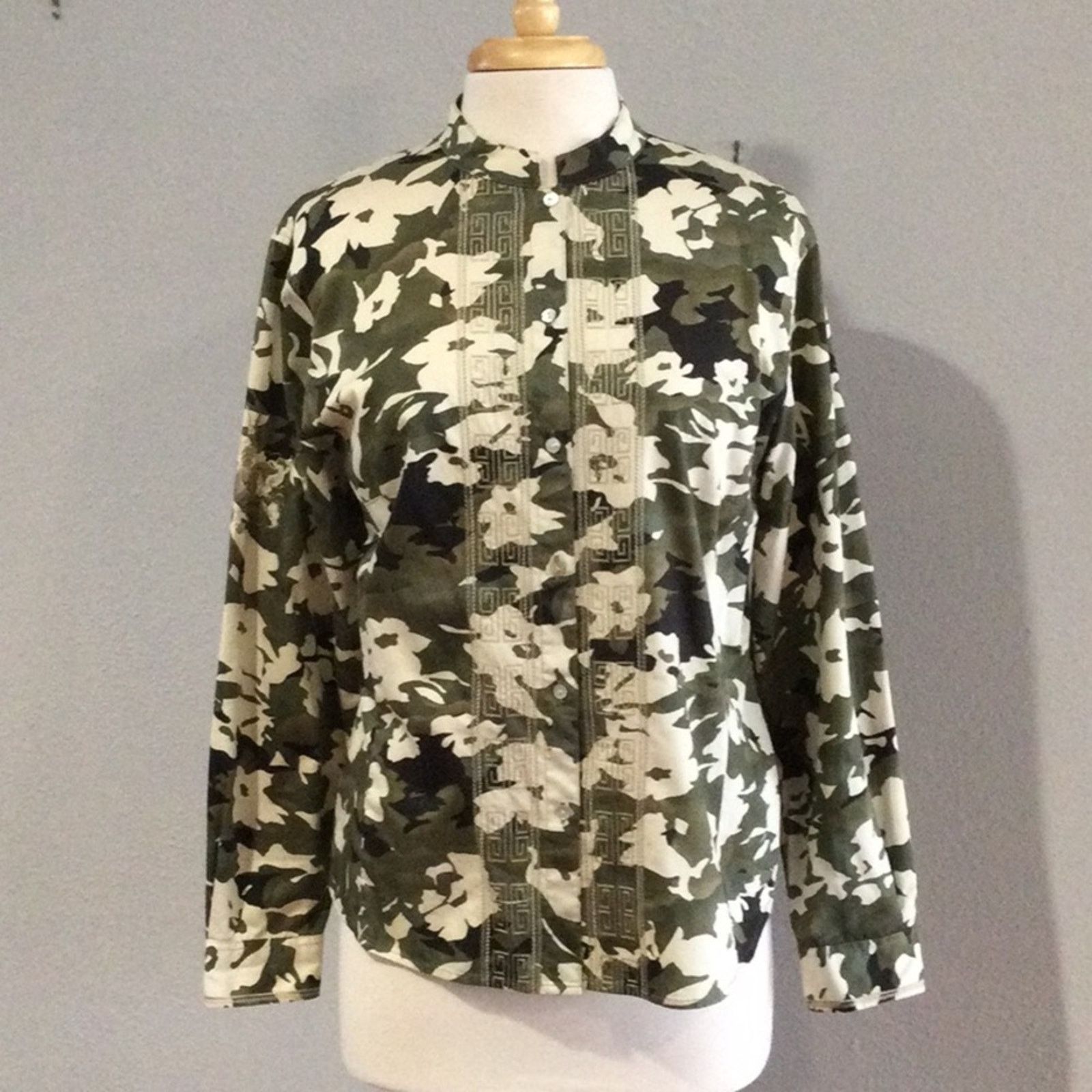 Chicos Chico's Camouflage Embroidered L/S Button Front Shirt 2/L/12 Size L / US 10 / IT 46 - 1 Thumbnail