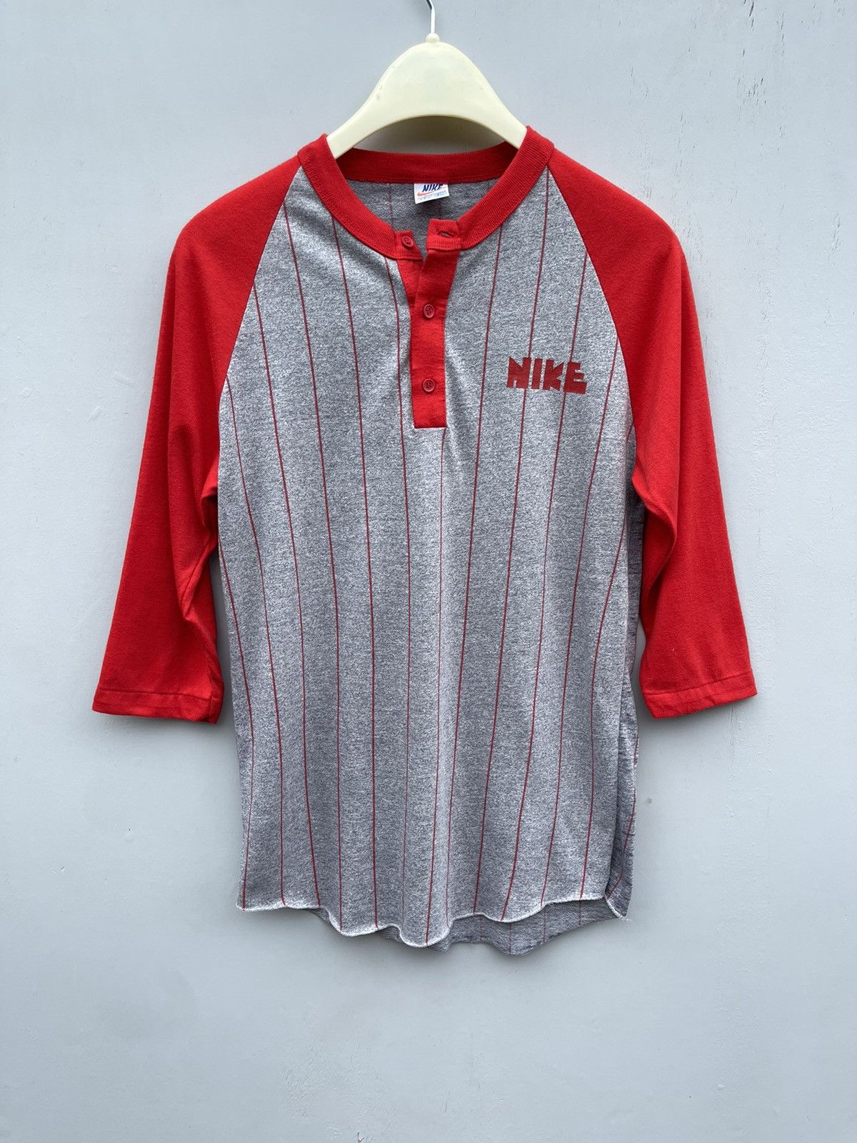 Nike Vintage Nike Block Letter Raglan 70s Rare Baseball T Shirt Size US S / EU 44-46 / 1 - 1 Thumbnail