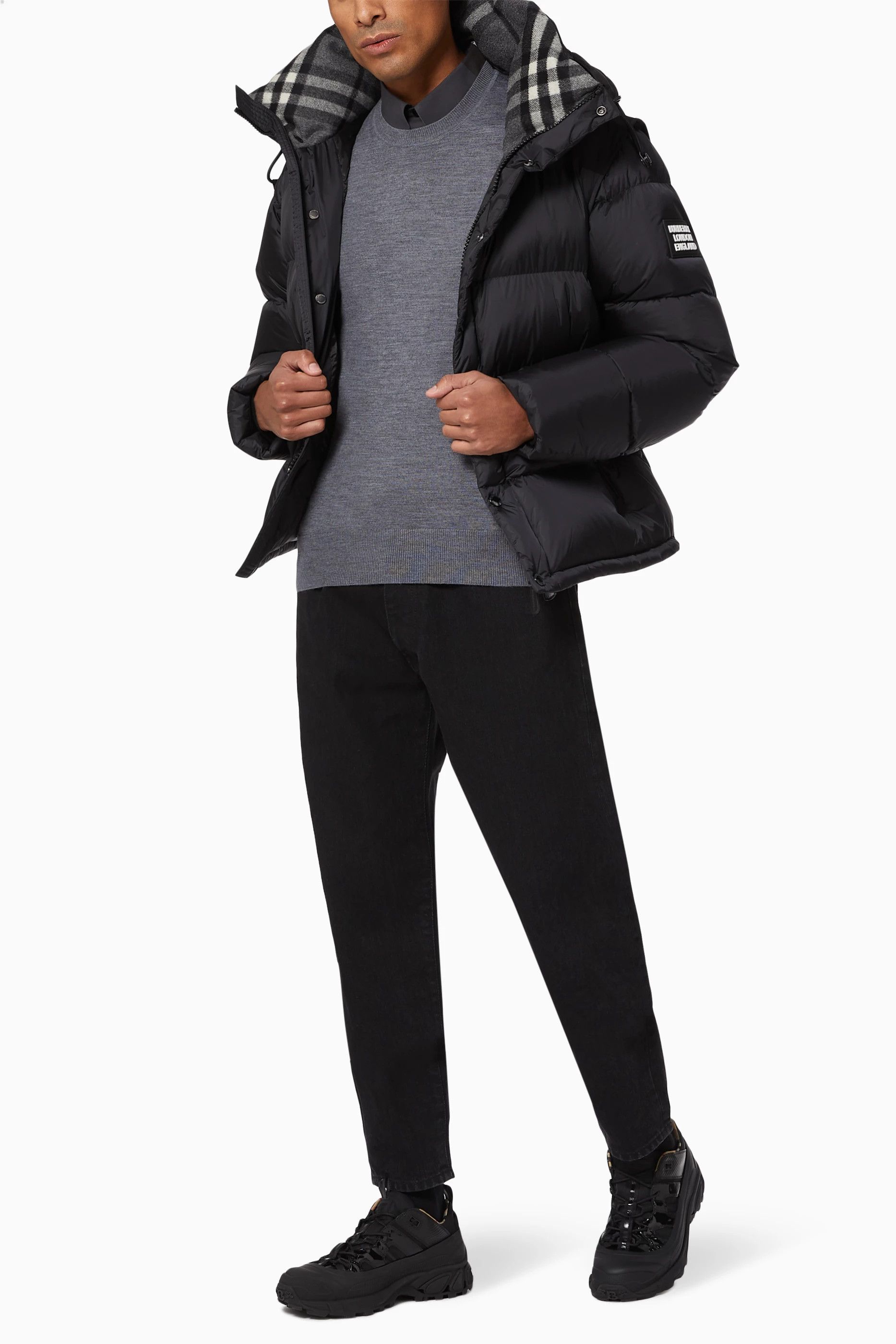 Burberry o1w1db11024 Detachable Sleeve Hooded Puffer Jacket in Black Size US XS / EU 42 / 0 - 2 Thumbnail