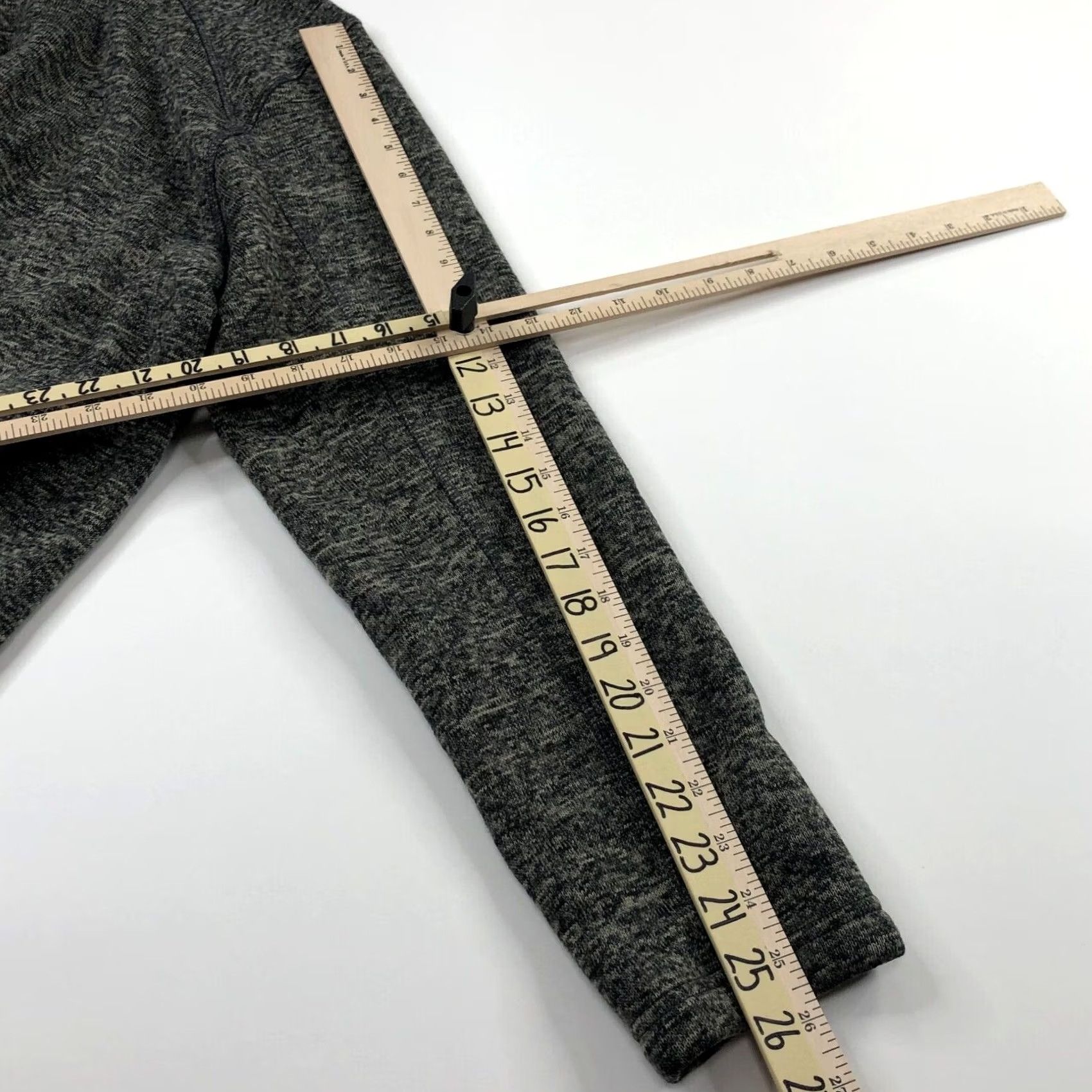 Eddie Bauer Eddie Bauer Sweater V-Neck Pullover 1/4 Zip Fleece MINT Large Gray Mens Regular Knit Style/Seasonal Classic Modern Casual Workwear Size US L / EU 52-54 / 3 - 6 Thumbnail