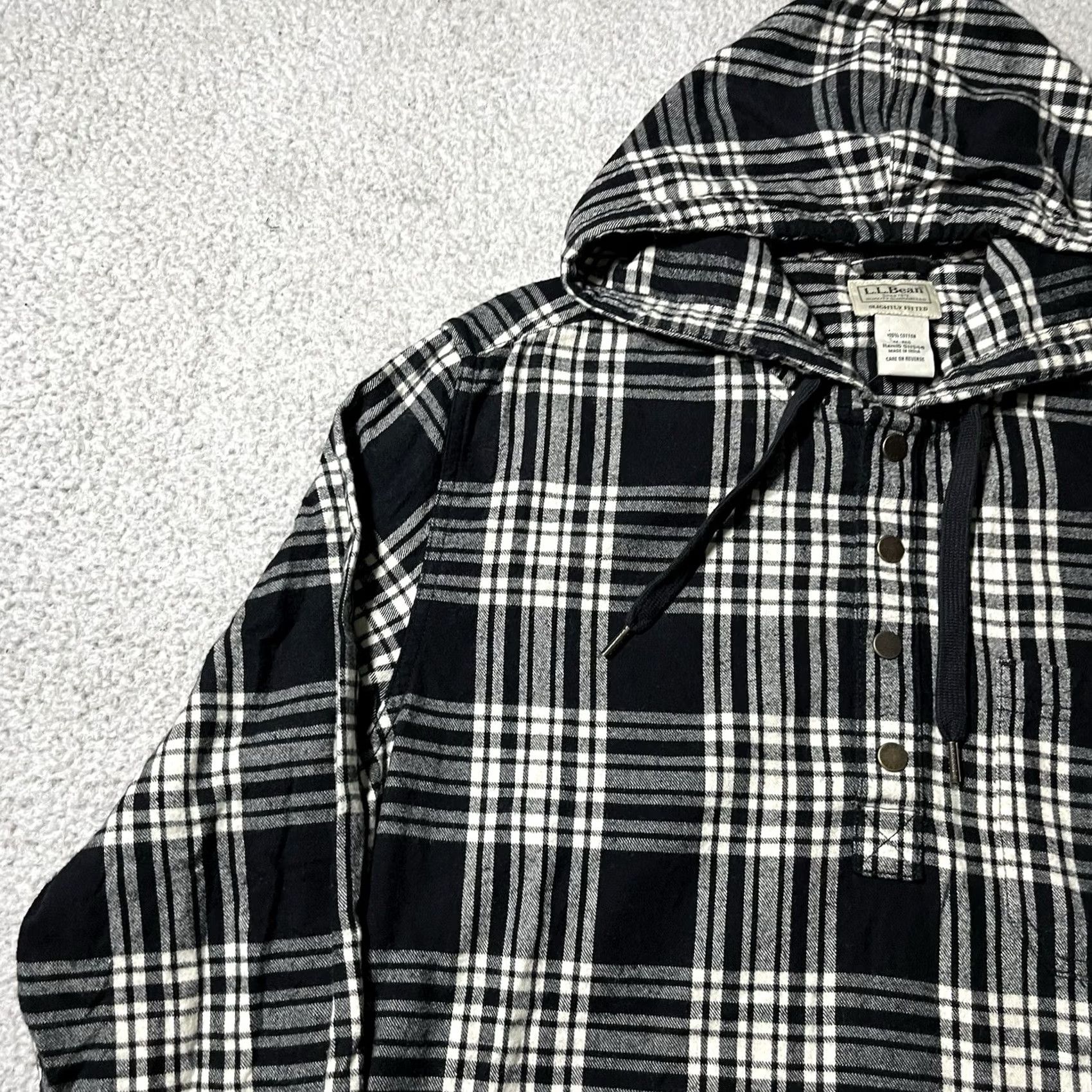 Vintage L.L. Bean Flannel Mens Medium Black Plaid Hooded Button Slightly Fitted Outdoor Shirt Men Size US M / EU 48-50 / 2 - 7 Thumbnail