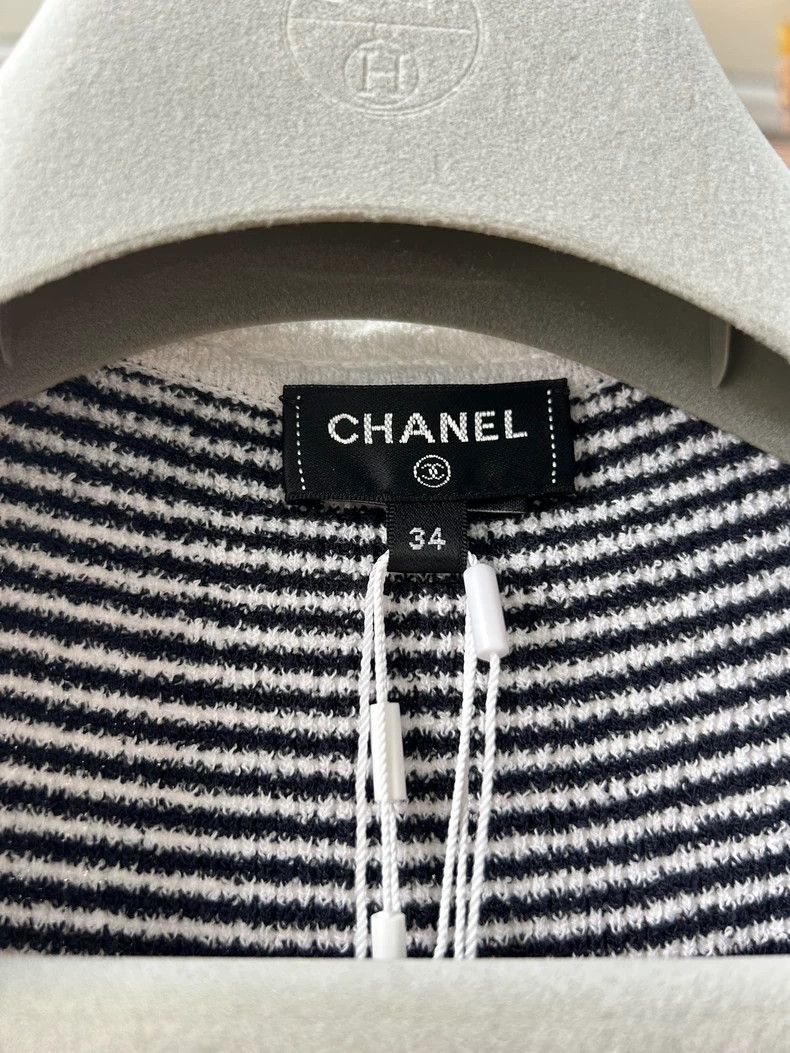 Chanel Chanel 23c striped V-neck polo knitted skirt 2503-Nextarrow Size XXS / US 00 / IT 34 - 4 Thumbnail