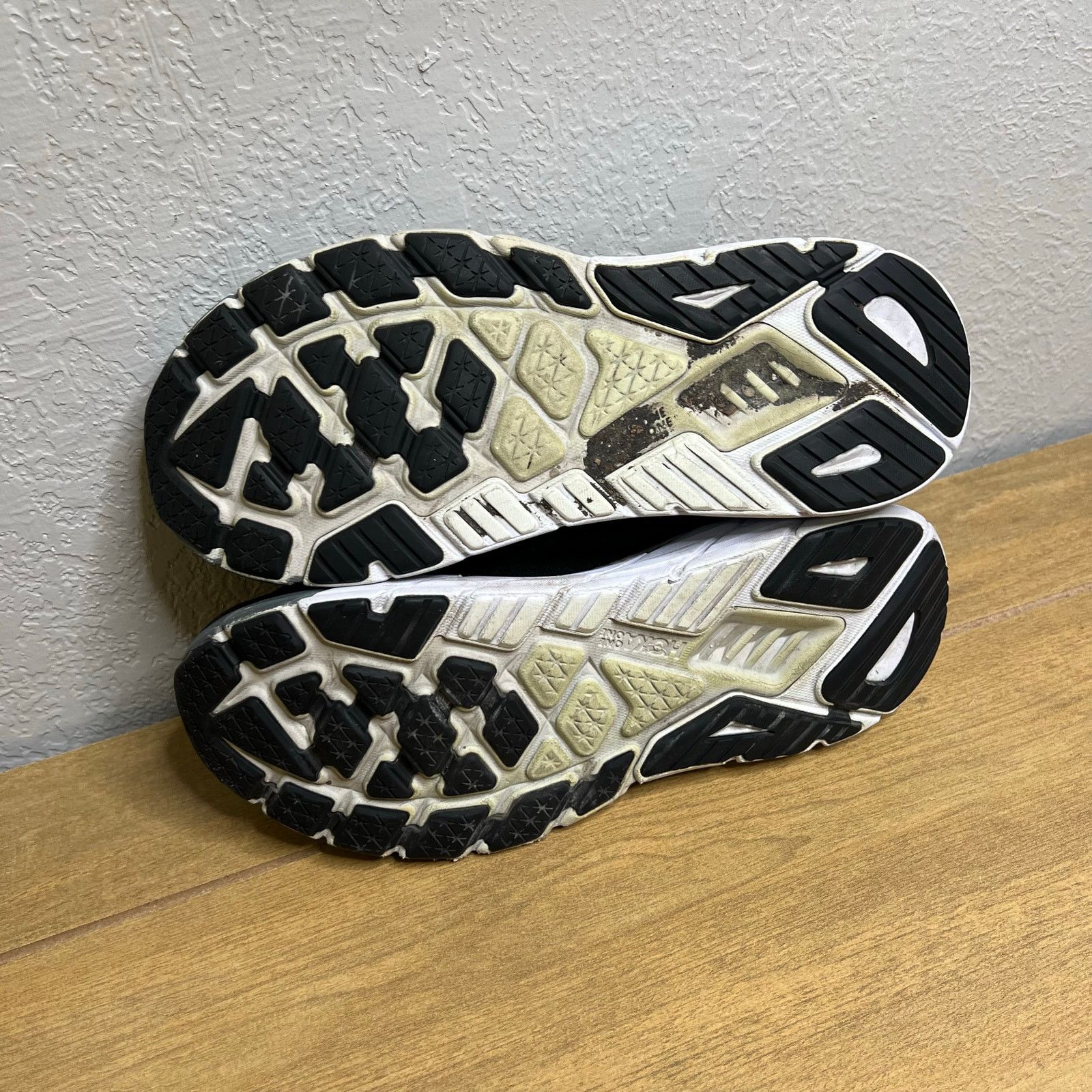 Hoka HOKA Arahi 6 Running Shoes Men’s 11D Black White Stability Size US 11 / EU 44 - 12 Thumbnail