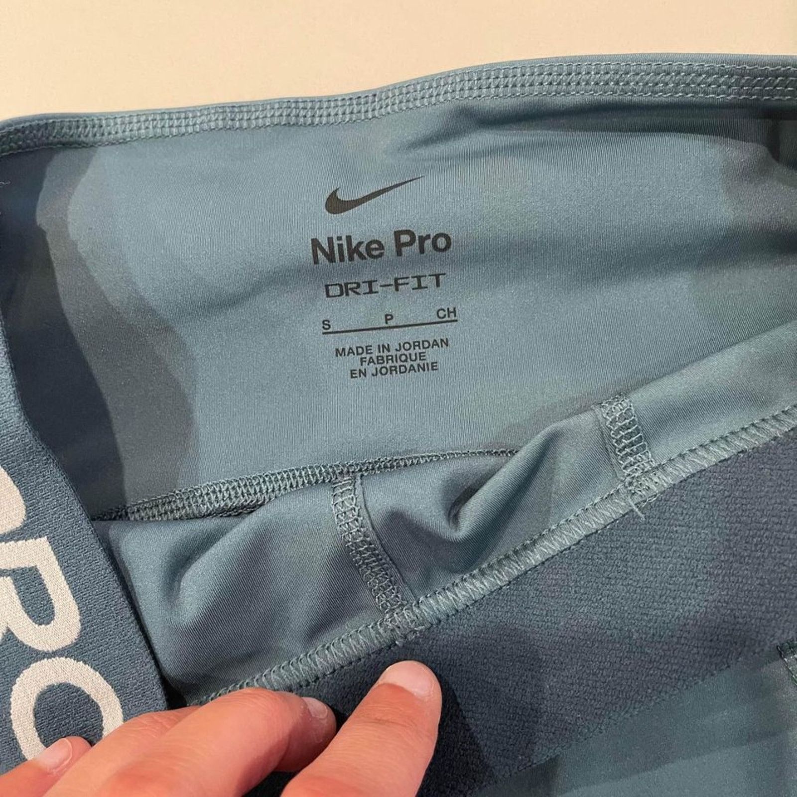 Nike Nike Pro Dri Fit Tight High Rise 3" Shorts Women’s Small Size 27" / US 4 / IT 40 - 3 Thumbnail
