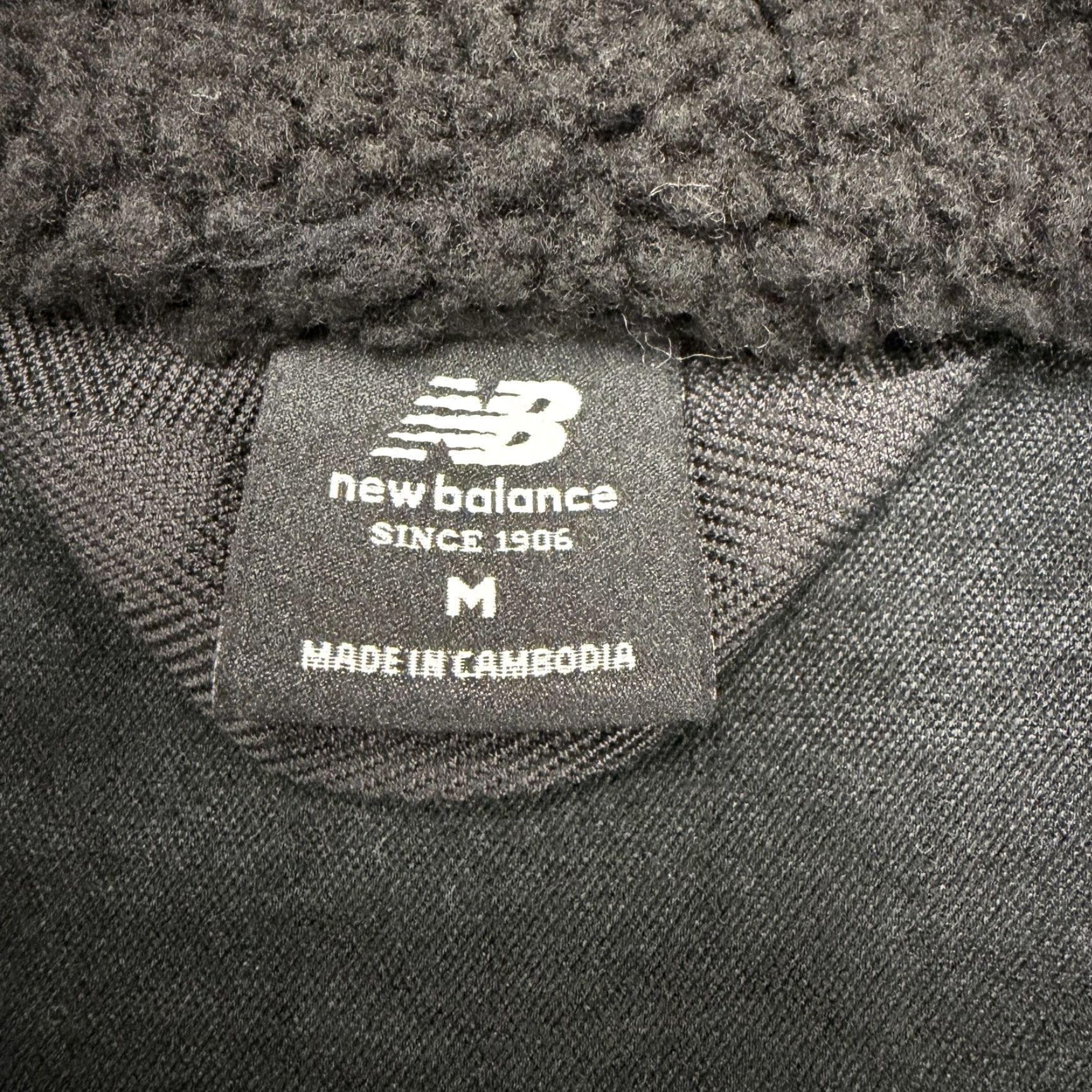 New Balance New Balance Vest Mens Medium Black Quilted Fleece Full Zip Outdoor WV23116 Size US M / EU 48-50 / 2 - 5 Thumbnail