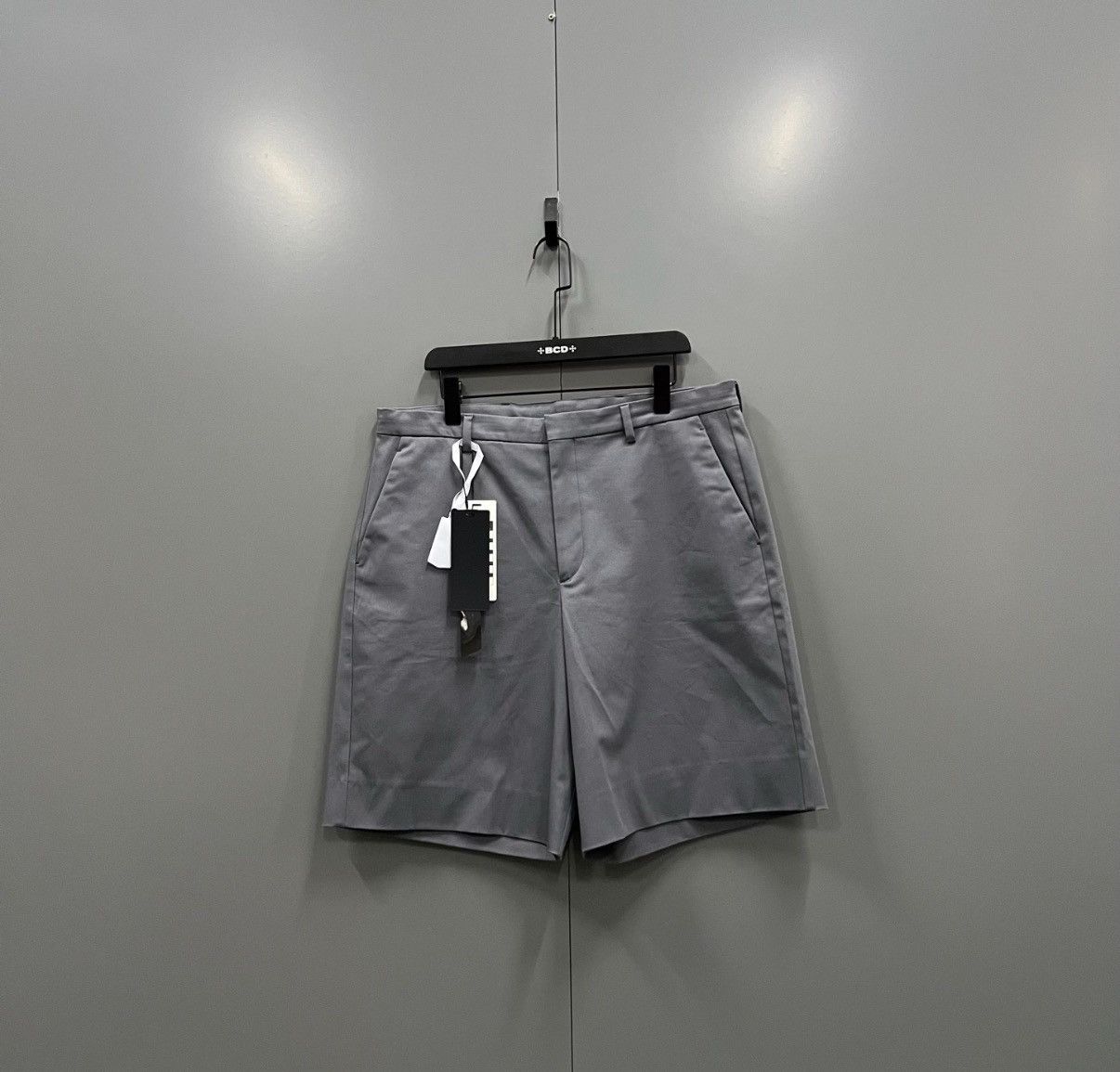 Prada Prada Grey Triangle Logo Shorts J41 Size US 36 / EU 52 - 1 Thumbnail