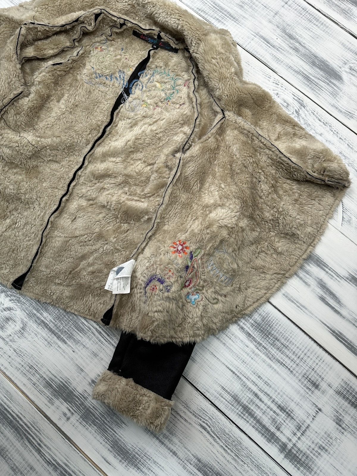 Desigual DESIGUAL RAINBOW WOMEN’S SHORT JACKET FAUX FUR BLACK COAT Size XS / US 0-2 / IT 36-38 - 16 Thumbnail