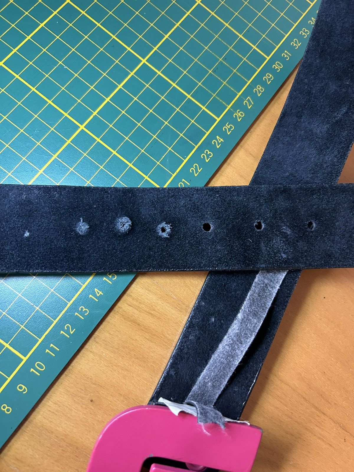 Burton Vintage Burton pink studded leather belt Size ONE SIZE - 11 Thumbnail