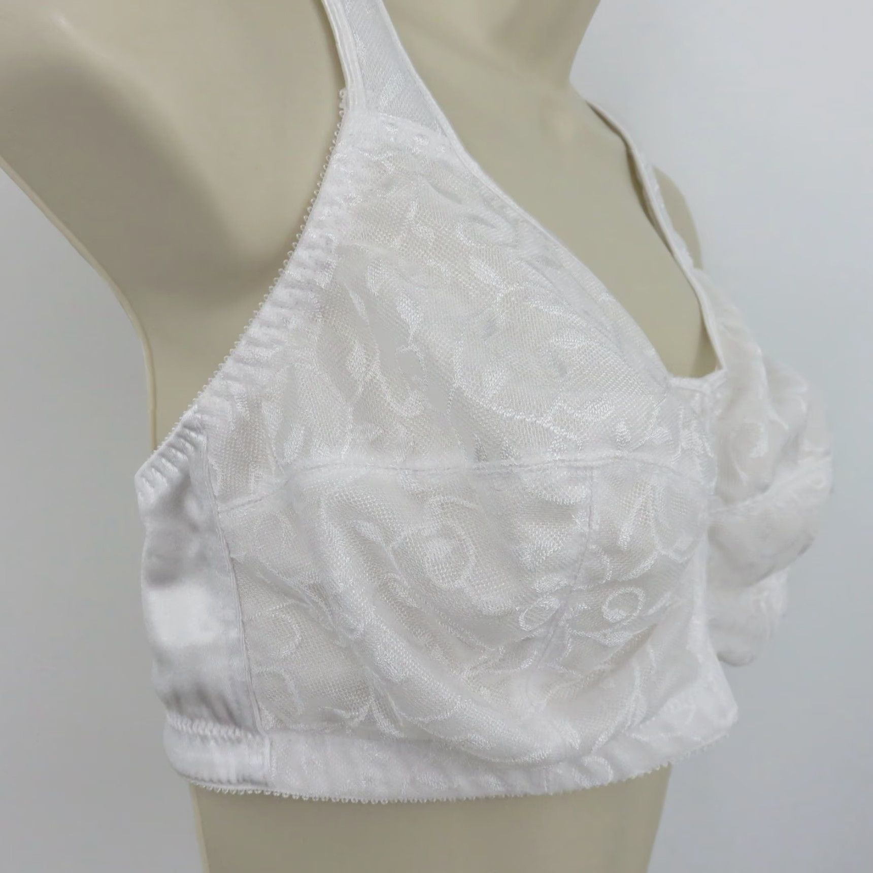 Hanes Hanes Just My Size Bra 42C White Leaf Front Closure Wireless Unlined JMS 19585 T-Shirt Bra Women Plus Size Size ONE SIZE - 3 Thumbnail