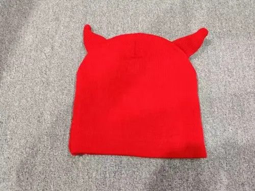 Other Devil Pretty Btch Decade Graphic No Cuff Knit Beanie Hat Red Size ONE SIZE - 2 Thumbnail