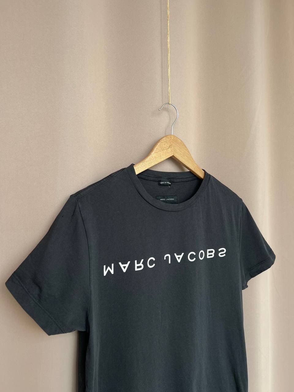 Marc Jacobs Upside Down Logo T-Shirt Mens Size M Dark Grey