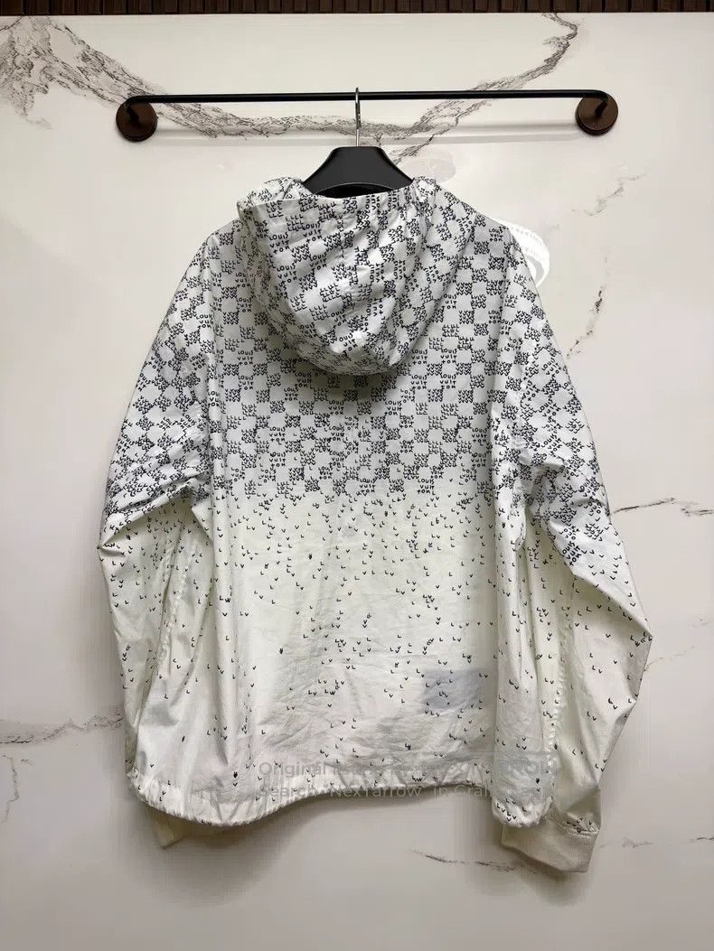 Louis Vuitton Louis Vuitton Small plane checkered full LOGO windbreaker Size US L / EU 52-54 / 3 - 3 Thumbnail