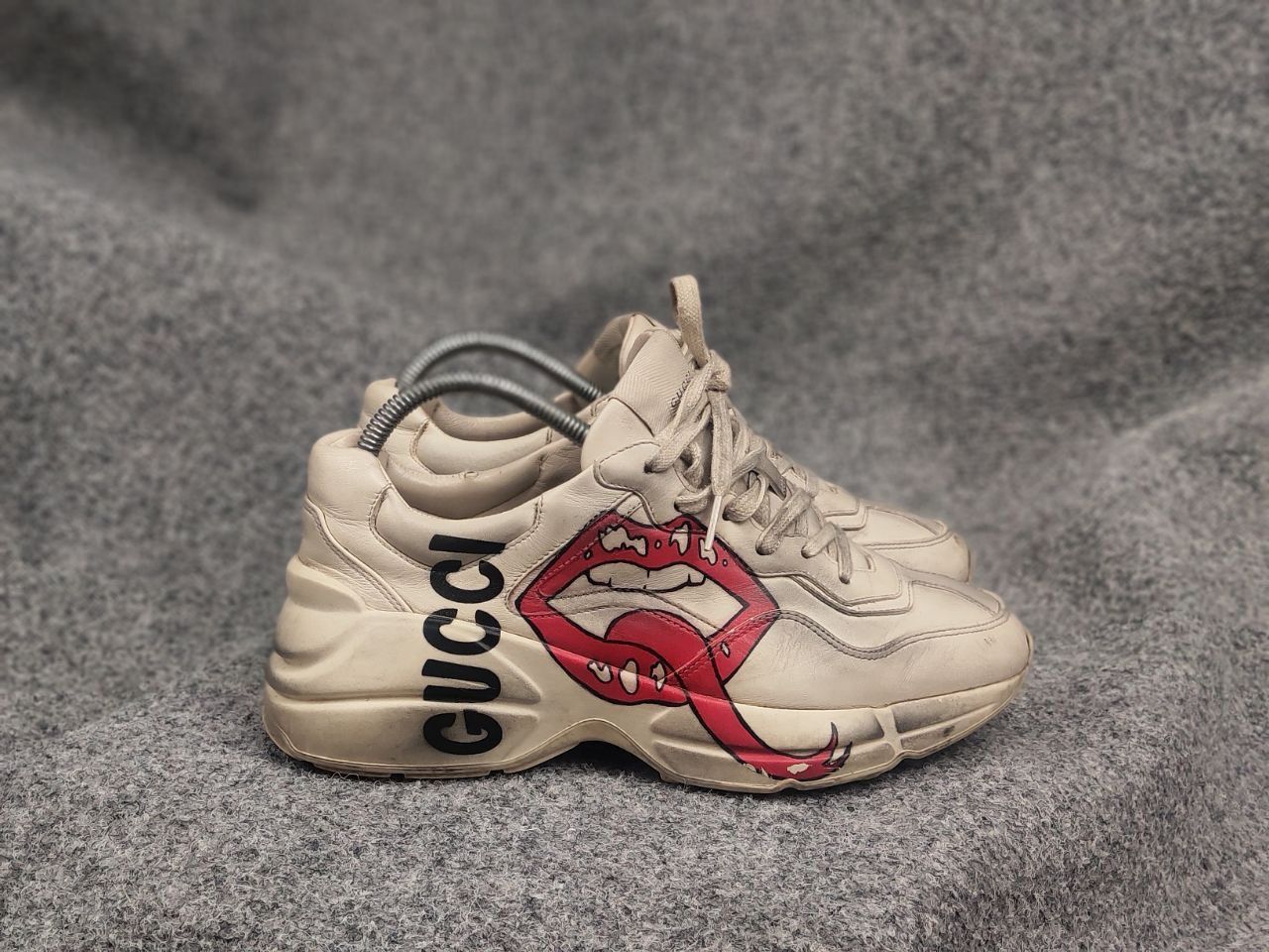 Gucci Gucci Authentic Cream Leather Mouth Print Rhyton Sneakers Size US 9 / IT 39 - 1 Thumbnail