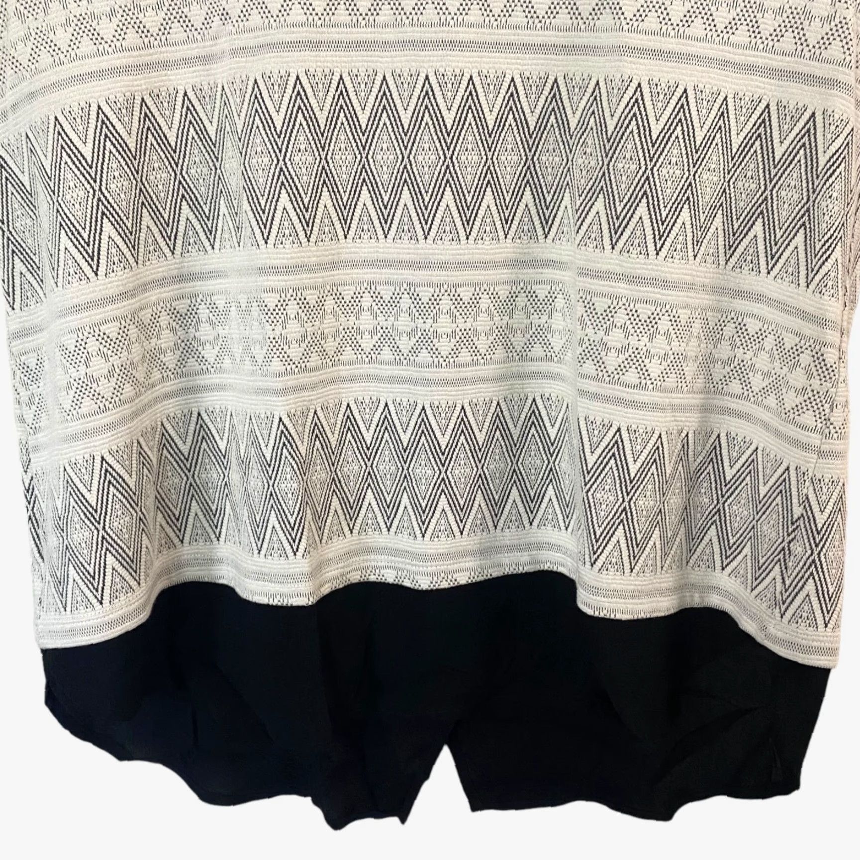 Vintage Pleione Textured Knit Scoop Neck Top Diamond Print Long Sleeve Womens Size Large White Knit Diamond Print Long Sleeve Pleione Womens Large Size L / US 10 / IT 46 - 7 Thumbnail