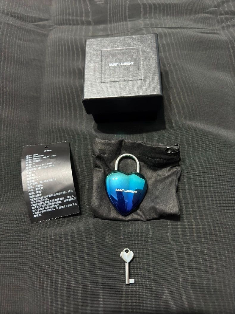 Yves Saint Laurent saint laurent Love gradient padlock 2501-Nextarrow Size ONE SIZE - 8 Thumbnail