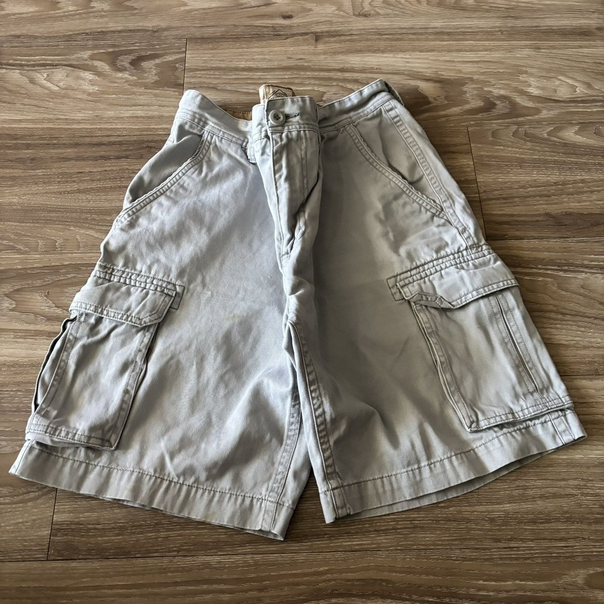 Vintage Crazy Vintage Y2K/2000s Grey Streetwear Skater Style Cargo Shorts! Size 36 Size US 35 - 1 Thumbnail