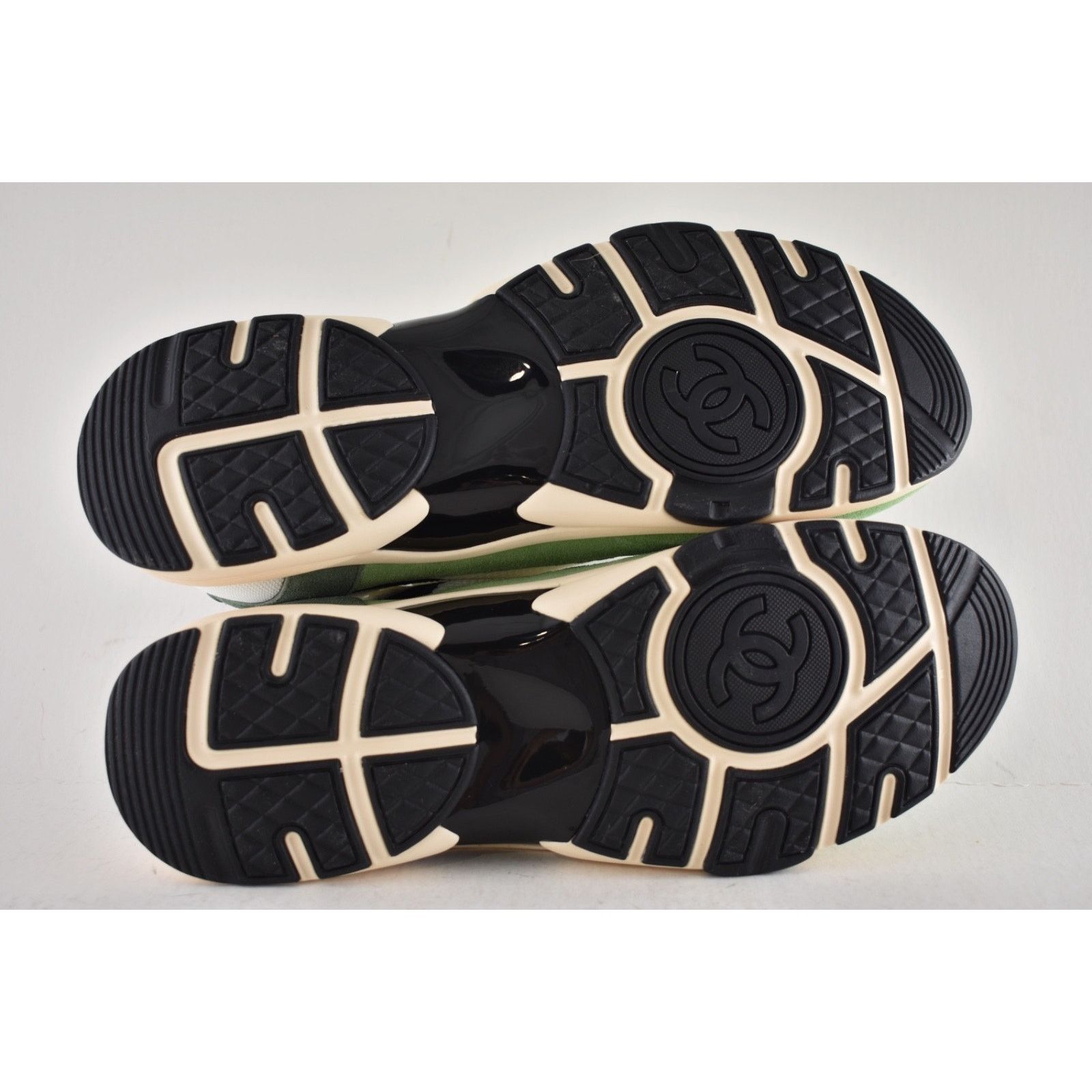 Chanel Green White Black Suede Knit CC Logo Low Trainer Sneaker 11 Size US 11 / EU 44 - 13 Thumbnail