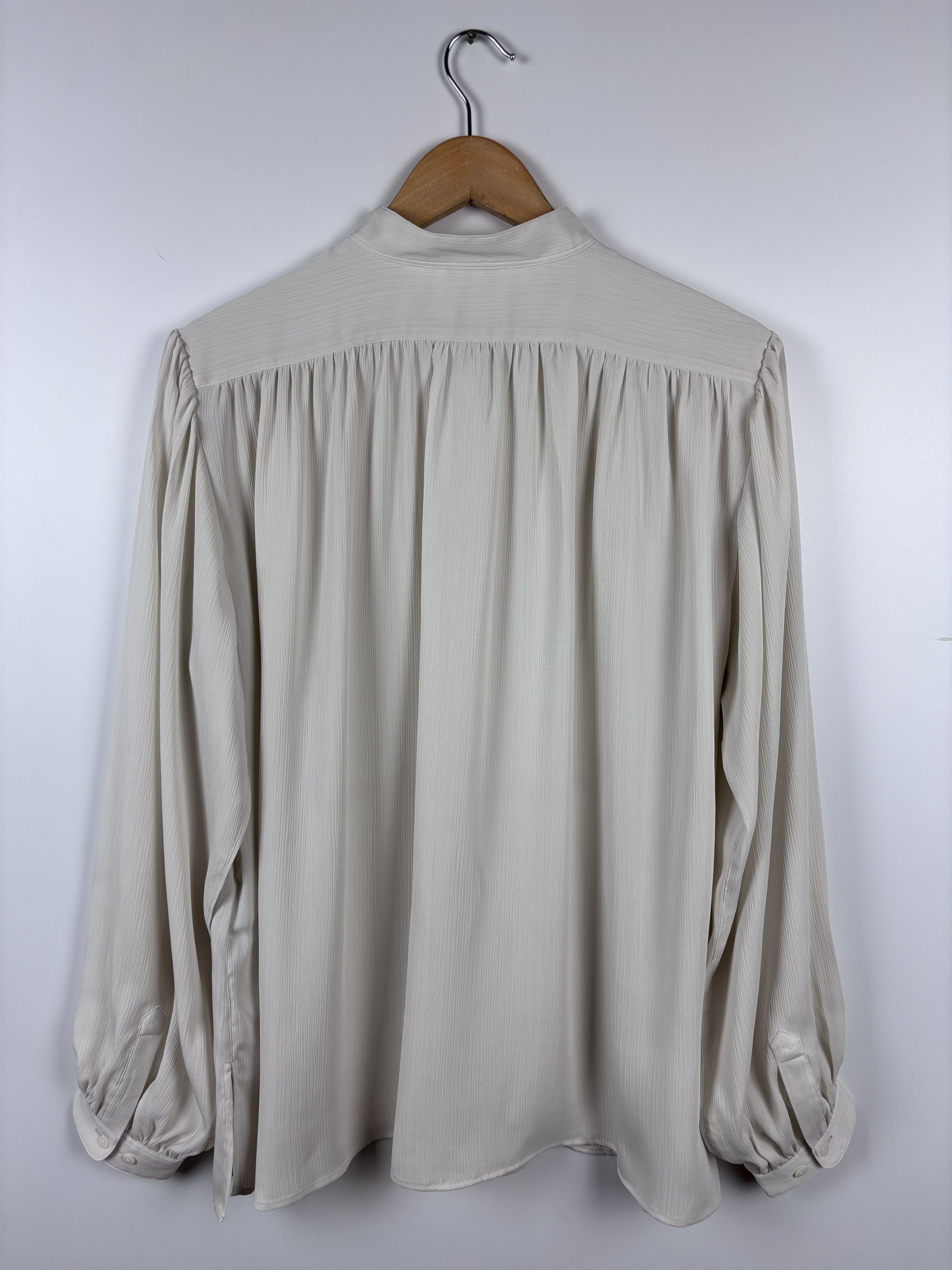 Uniqlo Womens Uniqlo Sheer Volume Longsleeve Blouse Off White M Size M / US 6-8 / IT 42-44 - 8 Thumbnail