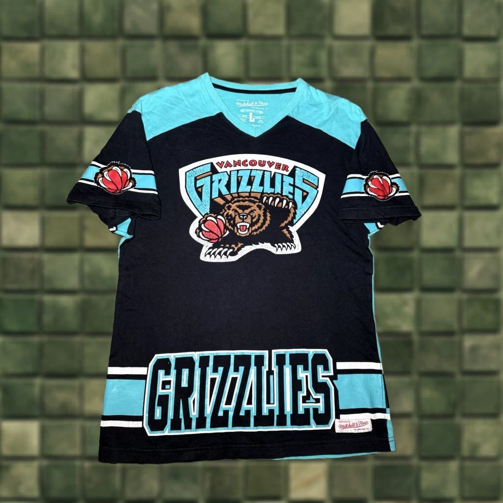 Mitchell & Ness Vancouver Grizzlies Shirt NBA Basketball T Shirt Mitchell & Ness Wrap Around Lrg Shirt Mens 30.5 in long Green L Size US L / EU 52-54 / 3 - 1 Thumbnail