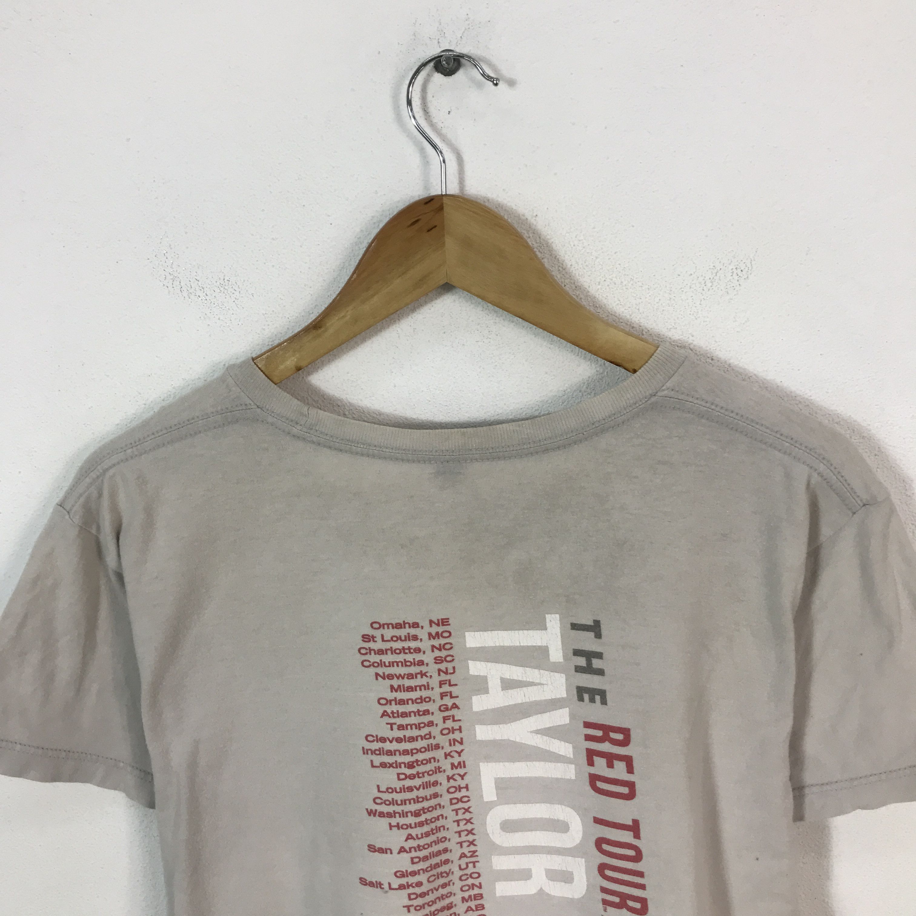 Band Tees Vtg taylor swift red tour t-shirt Size US M / EU 48-50 / 2 - 4 Thumbnail