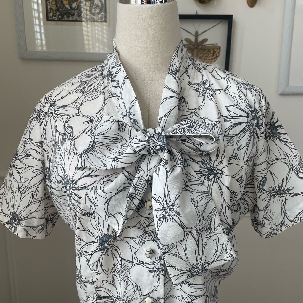 Vintage Vintage 70s Cropped Sketch Floral Black Grey Neck Tie Blouse Size S / US 4 / IT 40 - 3 Thumbnail