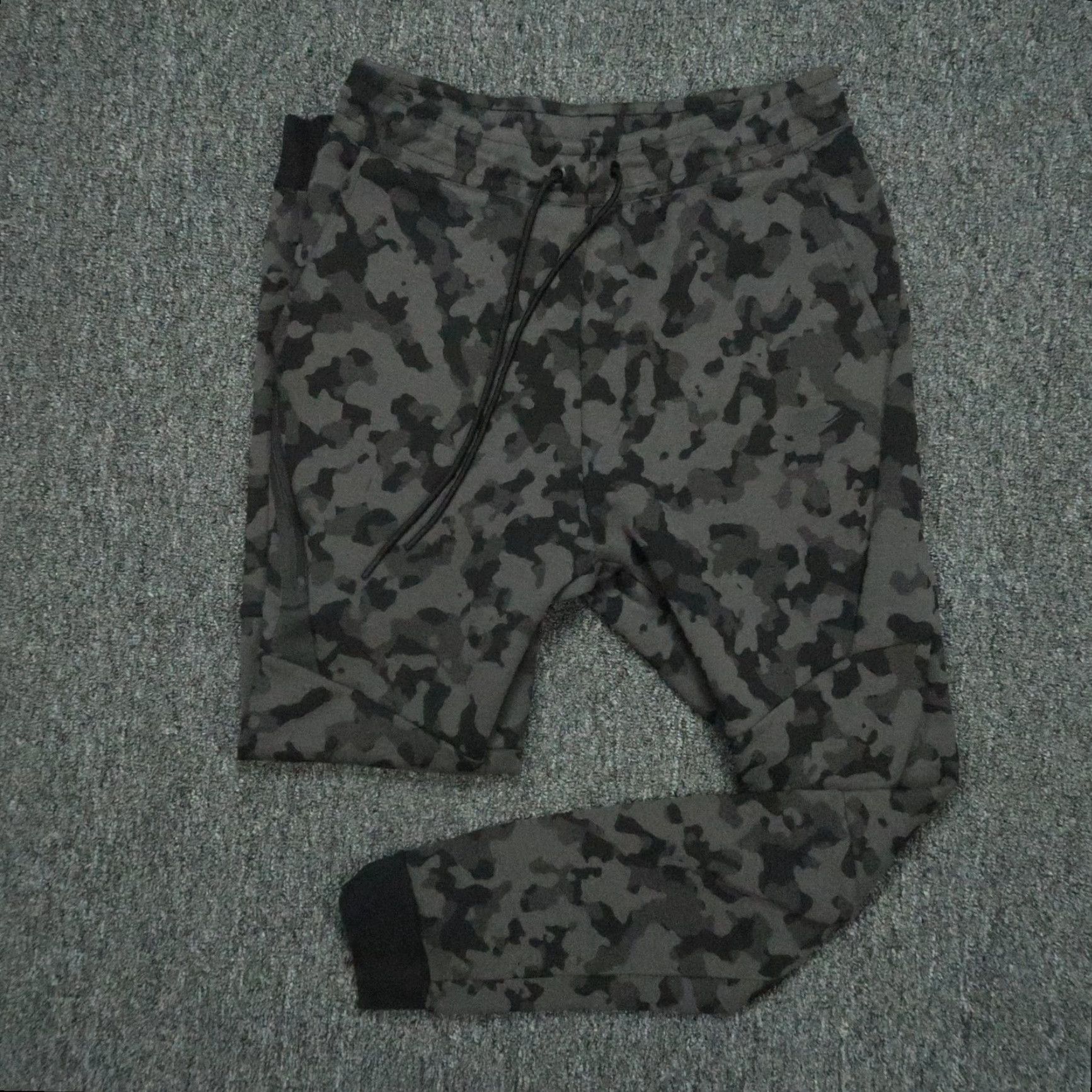 Nike Nike Pants Nike Tech Fleece Jogger Mens S Gray Camo 29in Inseam Athletic Tapered Pockets Elastic Waist Winter Fall Spring 2rew? Size US 29 - 2 Thumbnail