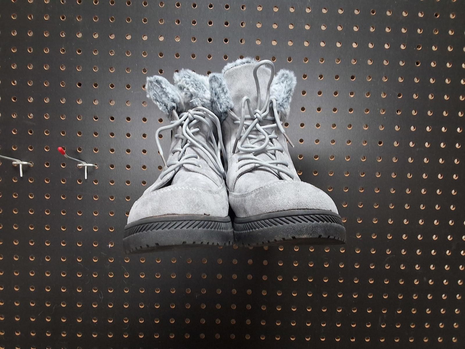 Unknown London Cozy Gray Winter Boots - Act Fast, Stay Warm! Size US 7.5 / IT 37.5 - 3 Thumbnail