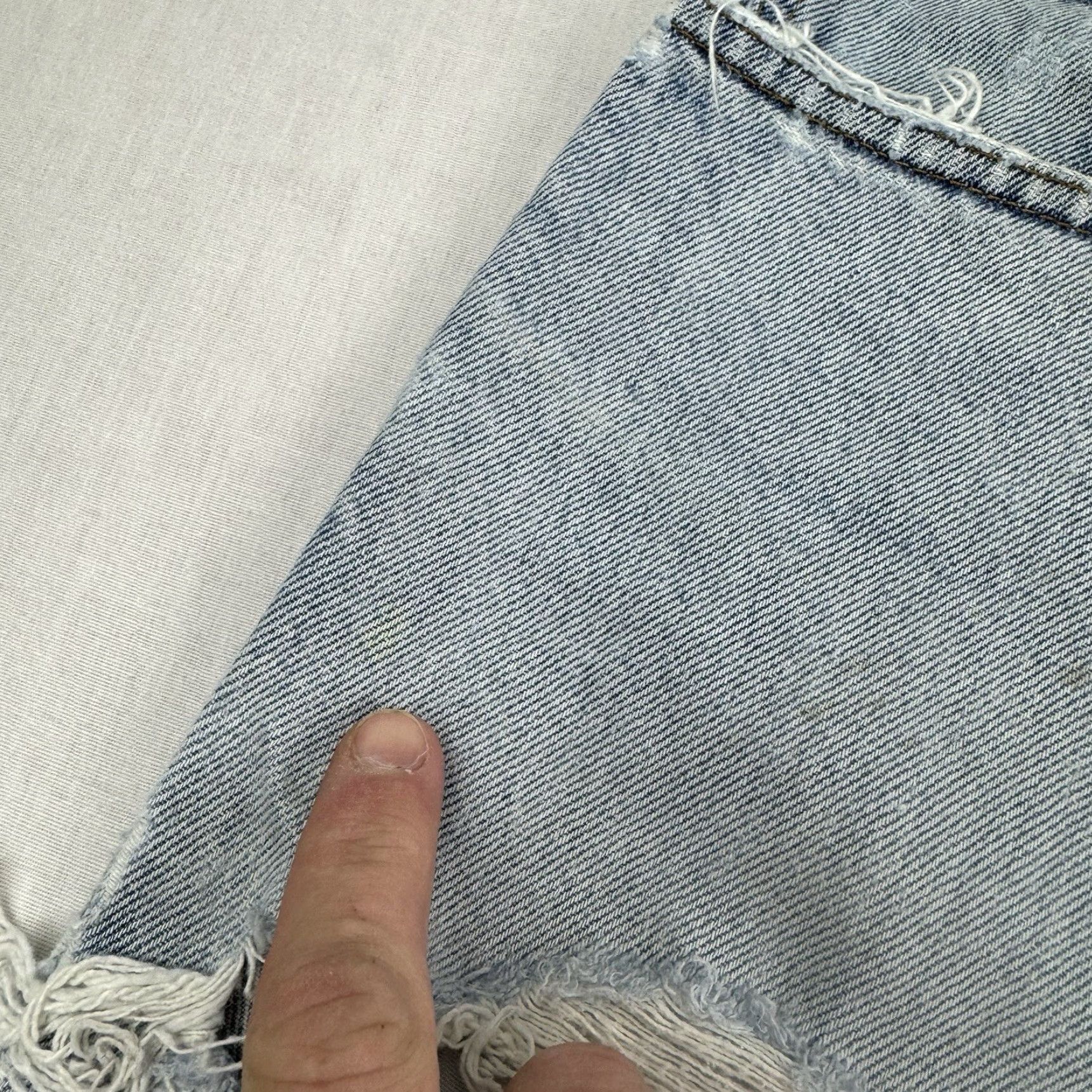 Levi's VINTAGE Levi's 560 Jeans Men 34x32 Loose Fit Tapered Leg 90s Thrashed Worn Blue Mens Size US 34 / EU 50 - 6 Thumbnail