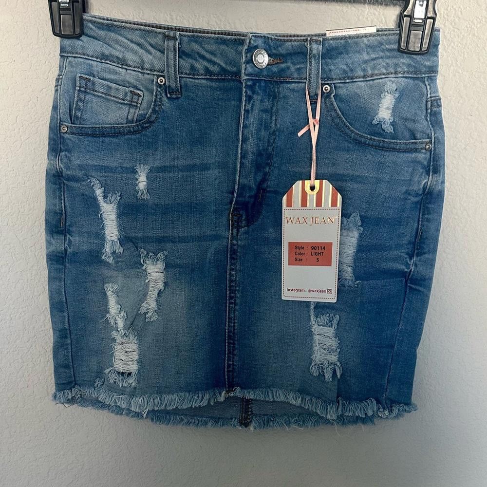 Designer Wax Jean Los Angeles Distressed Light Denim Mini Skirt Small Size 28" / US 6 / IT 42 - 3 Thumbnail