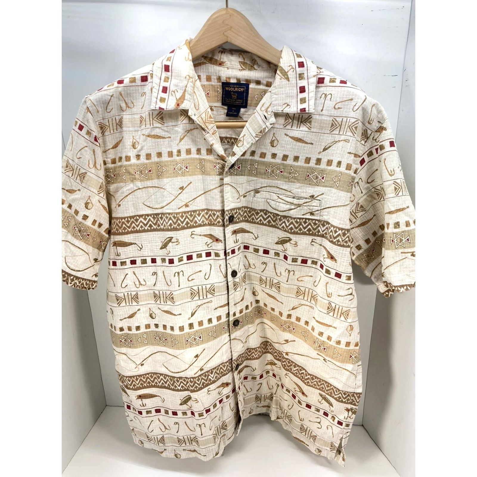Vintage Woolrich Shirt Mens Short Sleeve Button-Up Fish Lure Hooks All Over Print Size LARGE Beige Cotton Regular Button-Down Collar Men Fish Theme Size US 33 - 2 Thumbnail