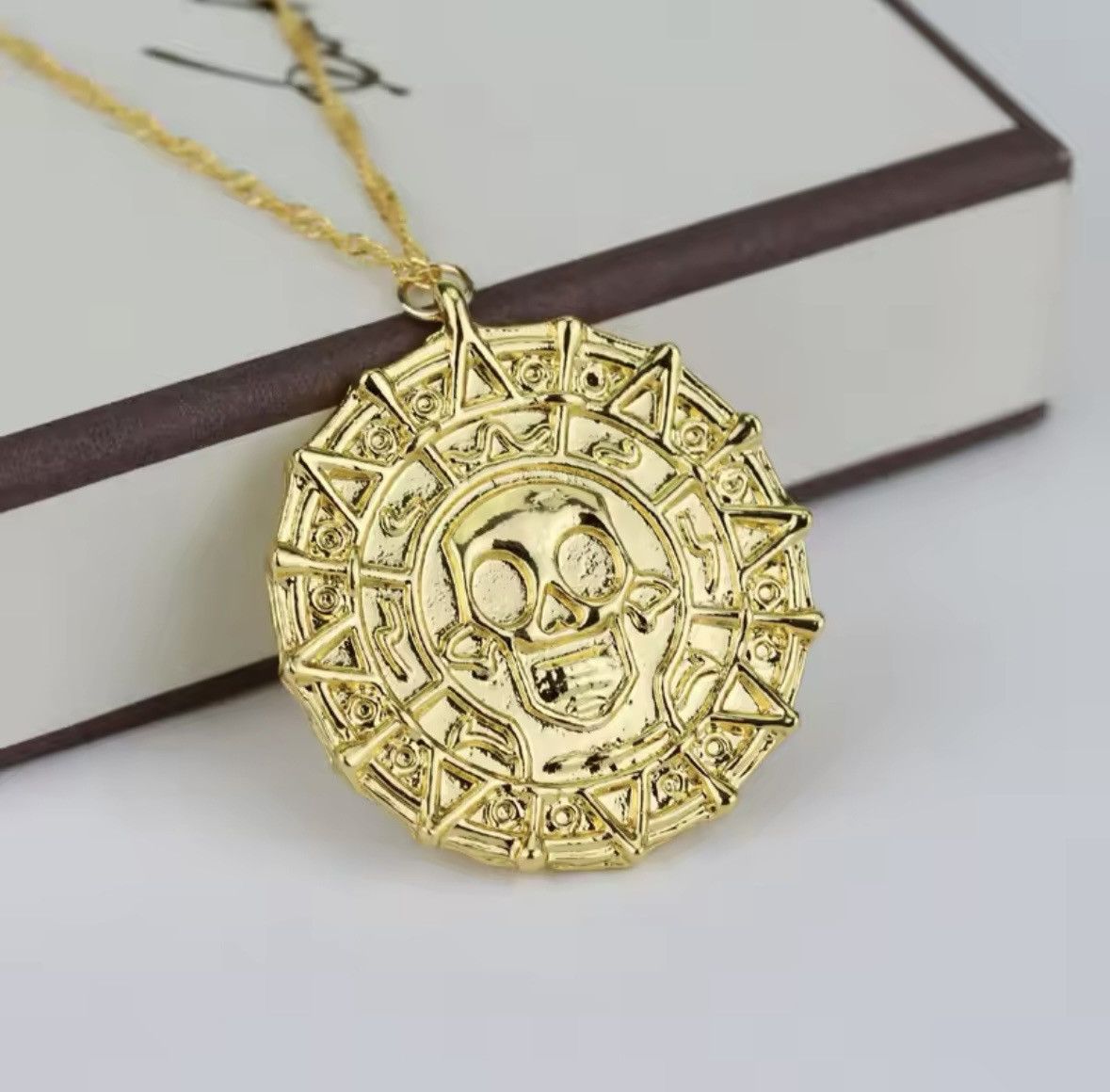 Designer Pirates of the Caribbean necklace aztec skeleton Size ONE SIZE - 1 Thumbnail