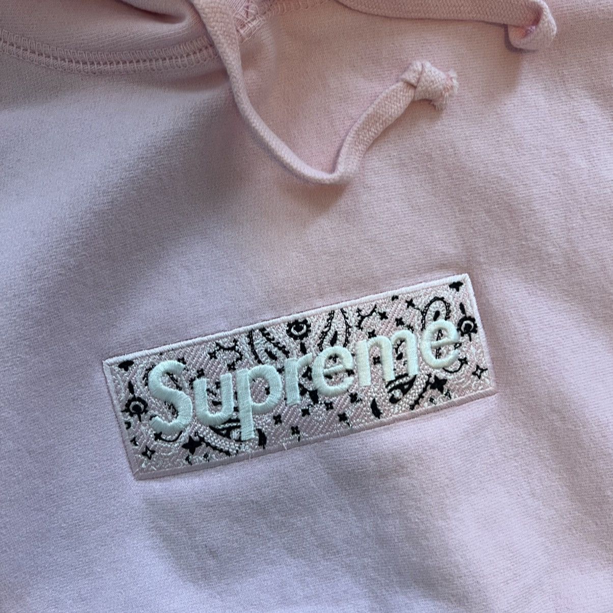 Supreme NEW Supreme Bandana Box Logo Hoodie Pink Paisley Medium Size US M / EU 48-50 / 2 - 6 Thumbnail