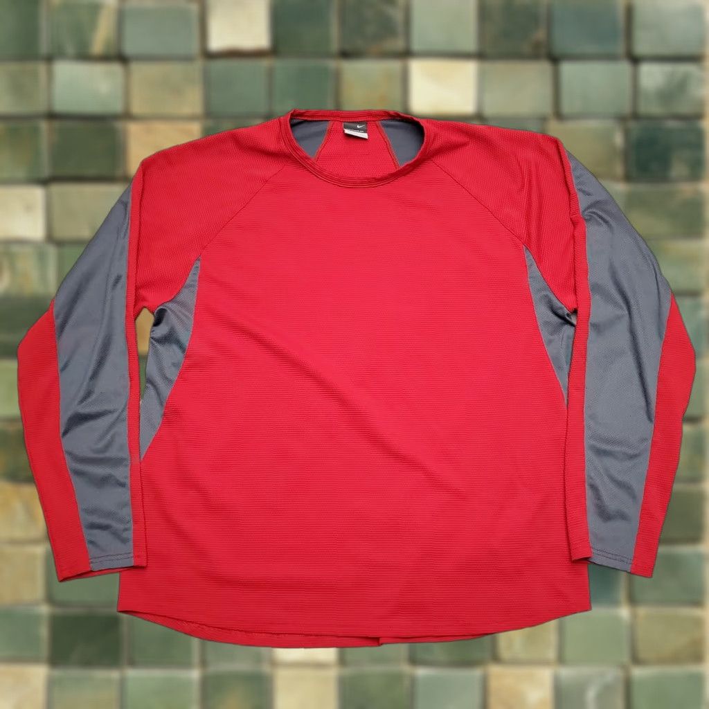 Nike VINTAGE Nike Sphere Dry Shirt Mens Large Red Long Sleeve Crewneck Casual Pullover Size US L / EU 52-54 / 3 - 1 Thumbnail