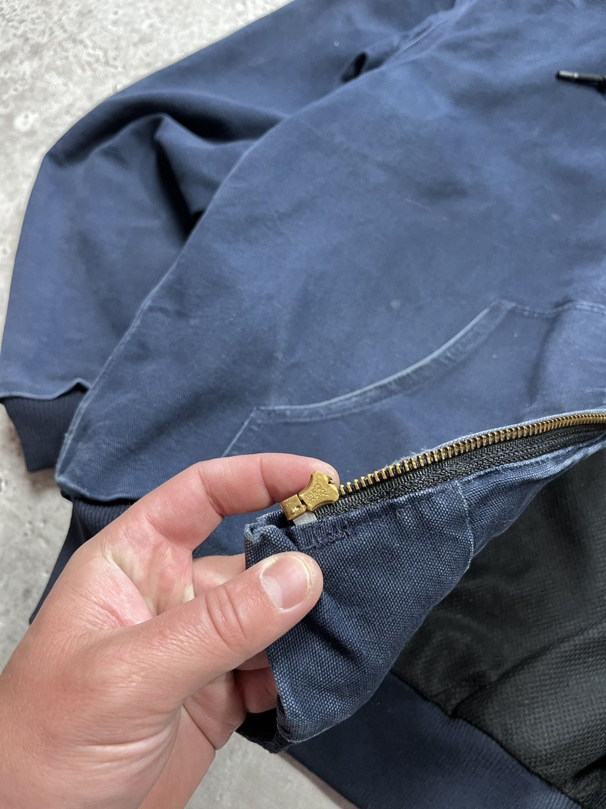 Carhartt Vintage Carhartt Hooded Work Jacket Faded Blue Distressed Size US L / EU 52-54 / 3 - 7 Thumbnail