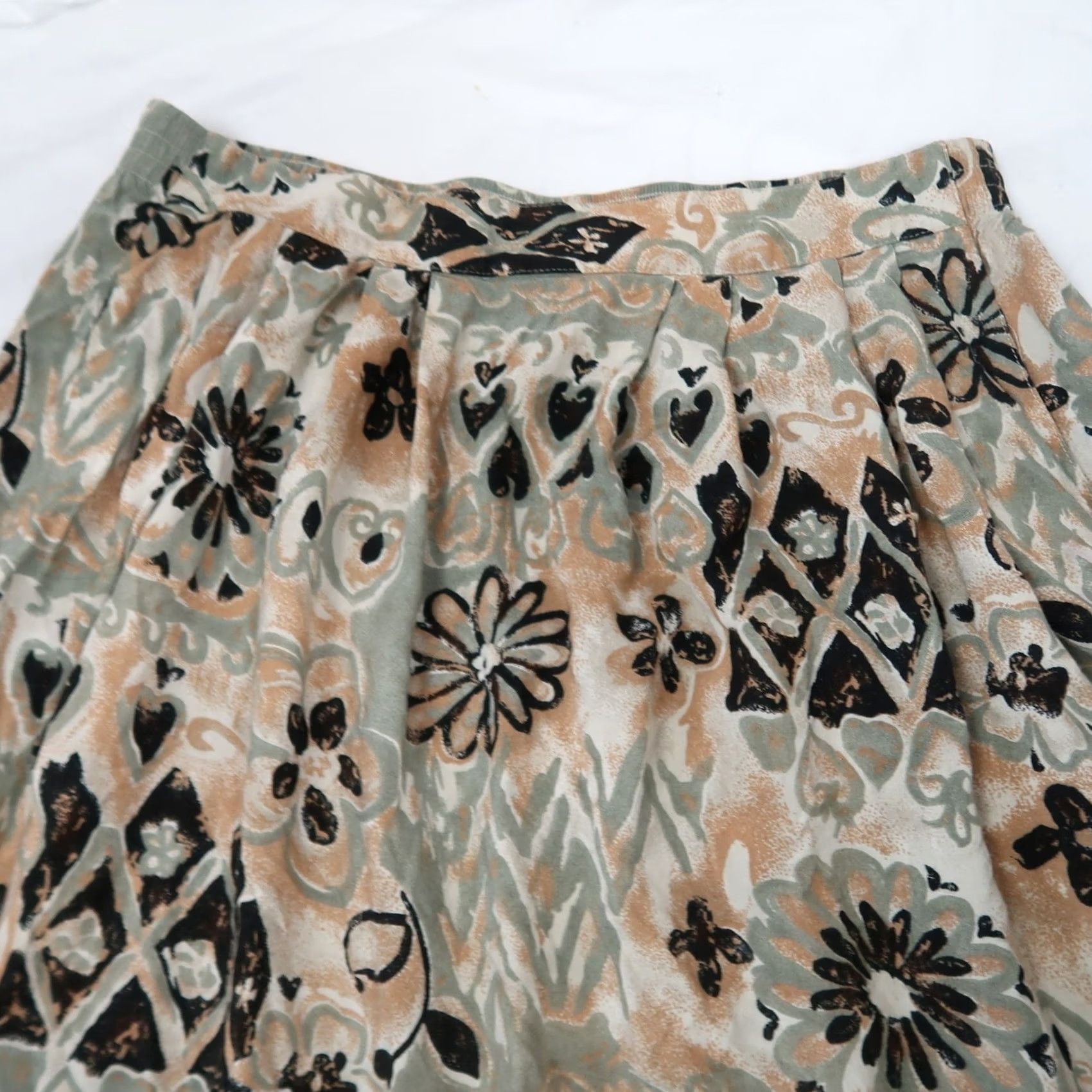 Vintage VINTAGE Sag Harbor Skirt Midi Floral Tan Green Black 90s Womens Medium Size 32" / US 10 / IT 46 - 2 Thumbnail