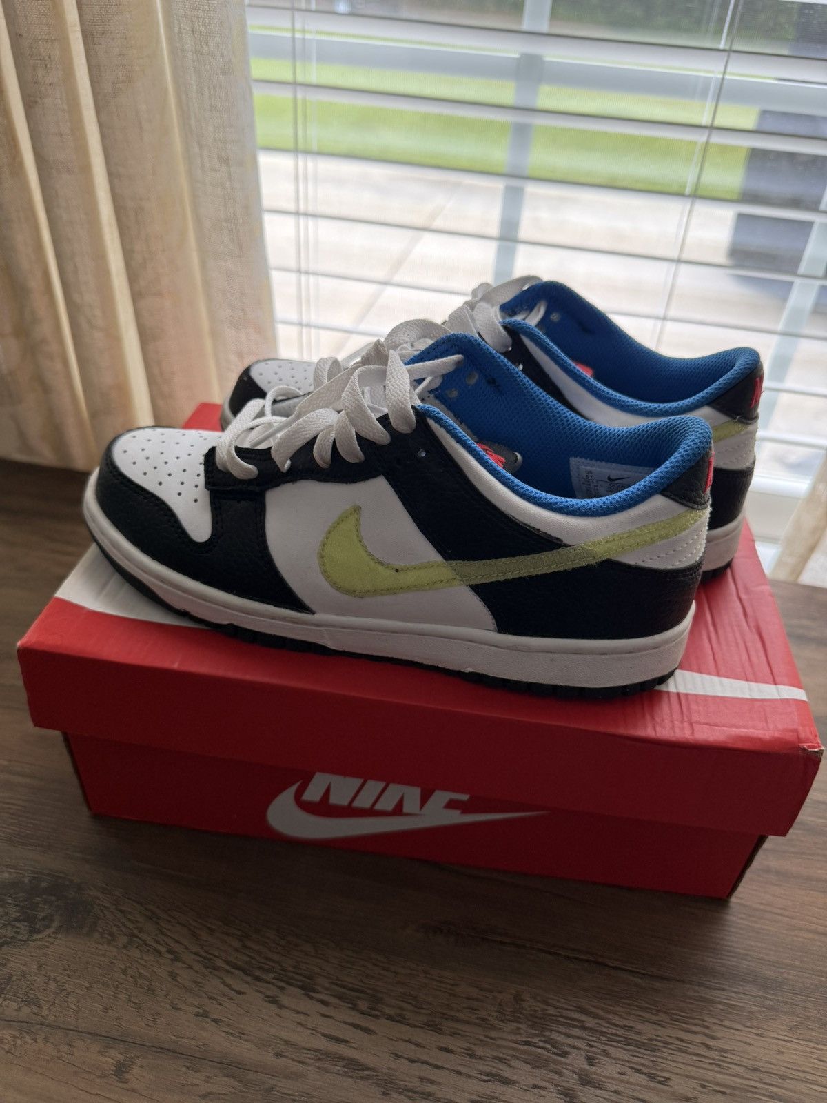 Nike Nike Dunk ‘Blue Lemon Twist’ Size US 6 / EU 39 - 2 Thumbnail