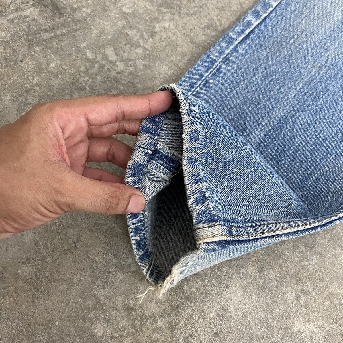 Levi's Vintage 80’s Levis 501 Faded Blue Ripped Denim Jeans Size US 31 - 7 Thumbnail