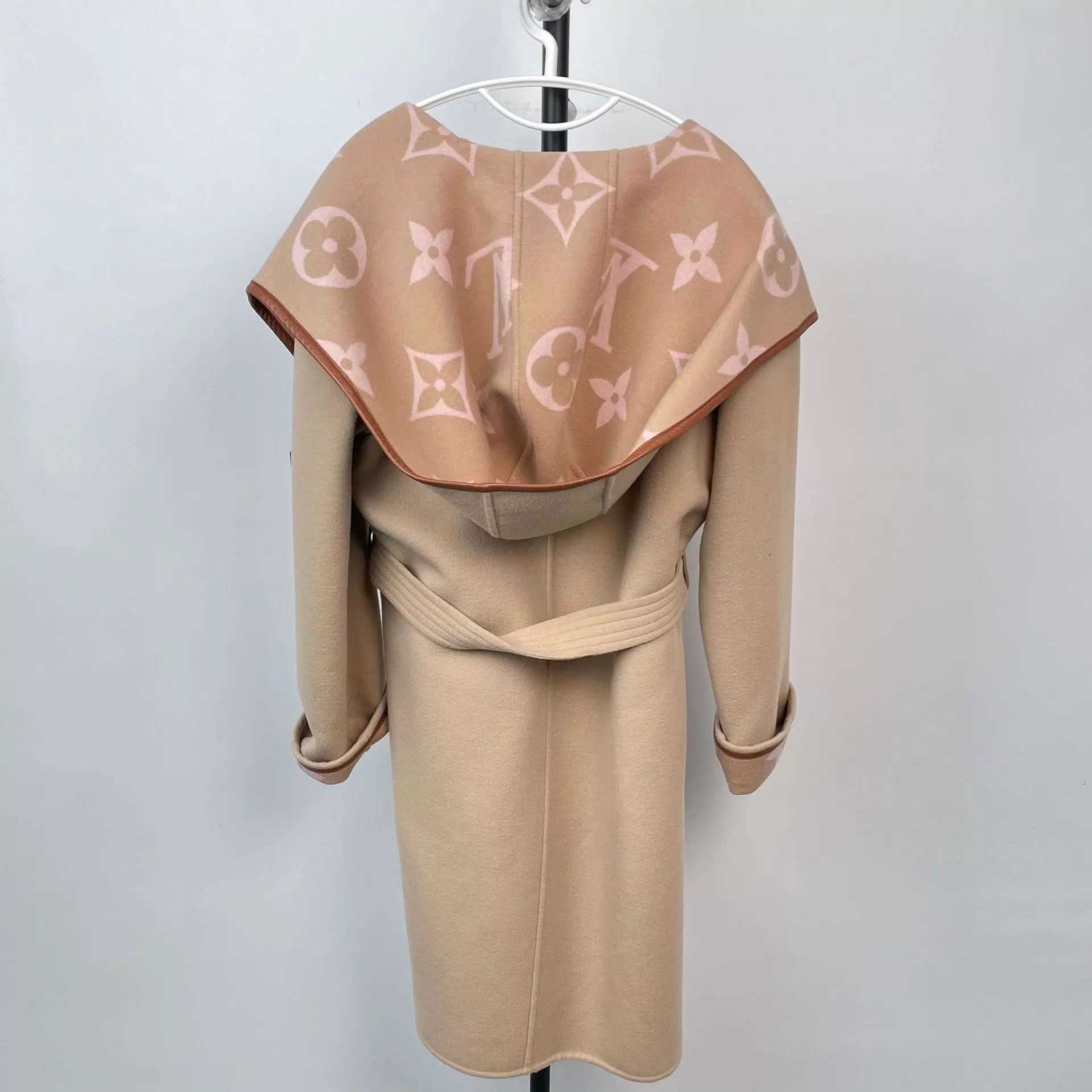 Louis Vuitton Louis Vuitton Blush Robe Coat 38 EU Long Auth 2022 Size S / US 4 / IT 40 - 2 Thumbnail