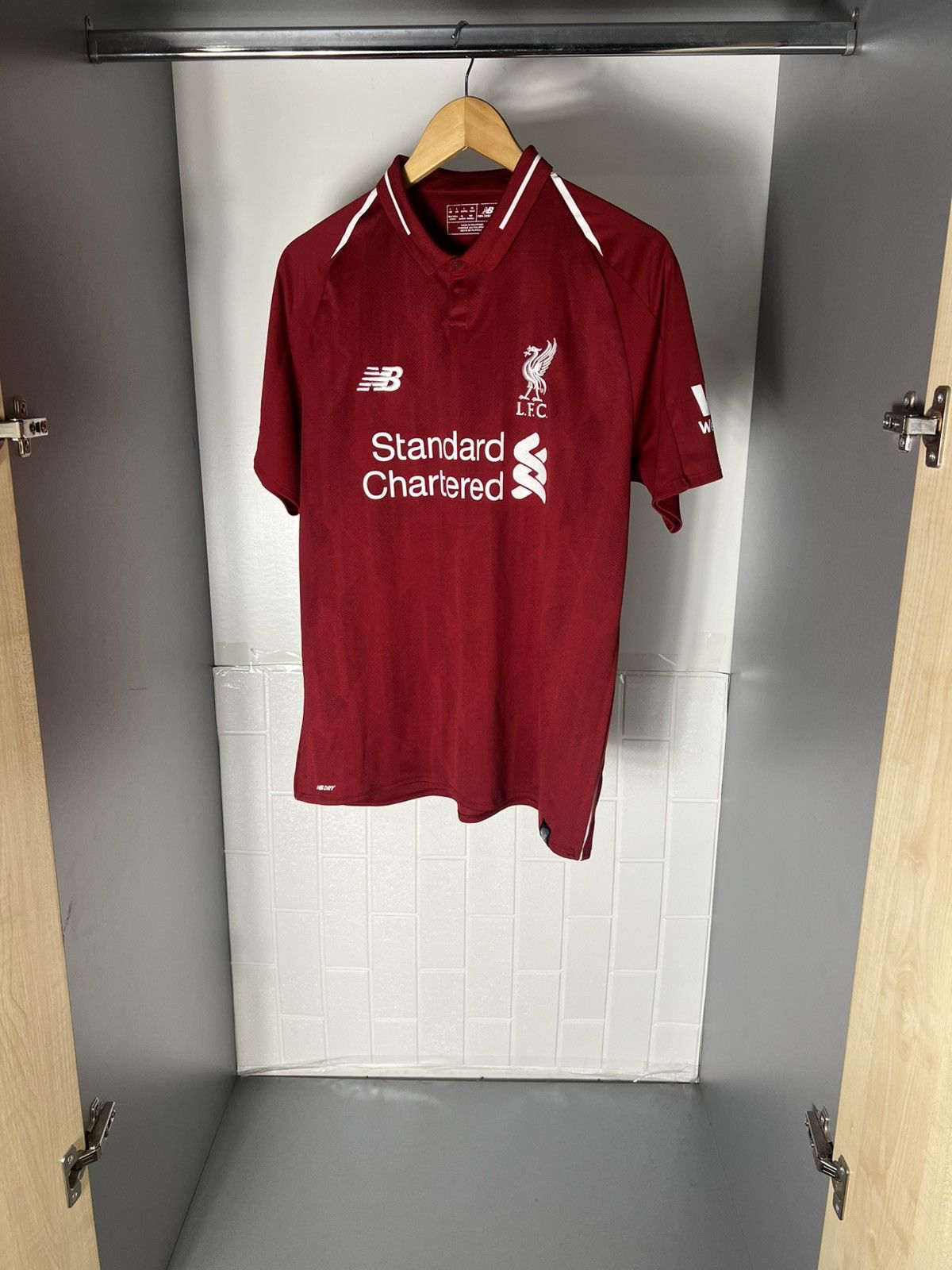 New Balance VINTAGE NEW BALANCE FC LIVERPOOL ENGLAND SOCCER JERSEY RETRO Size US L / EU 52-54 / 3 - 3 Thumbnail
