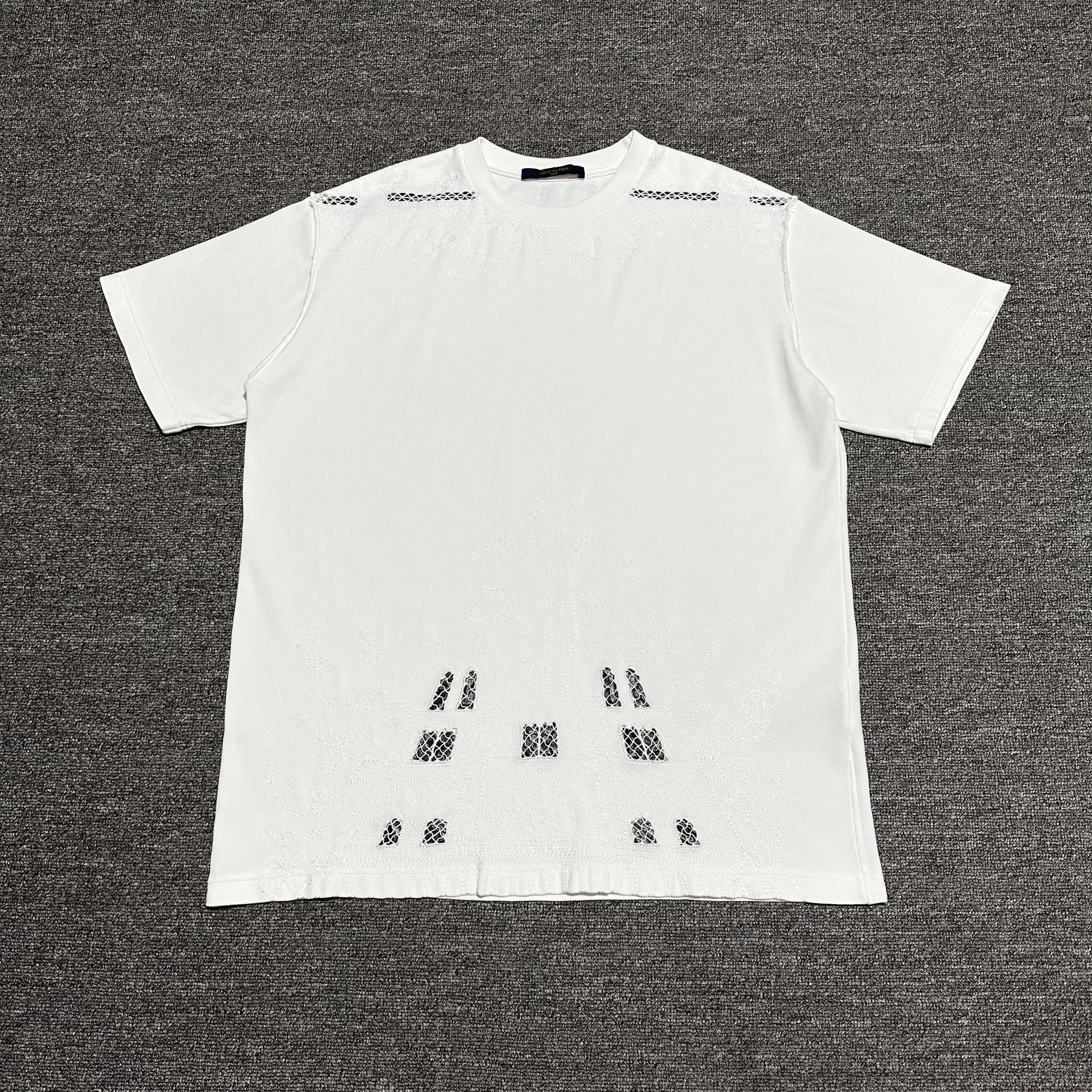 Louis Vuitton Louis Vuitton Embroidered church Tee Size US L / EU 52-54 / 3 - 1 Thumbnail