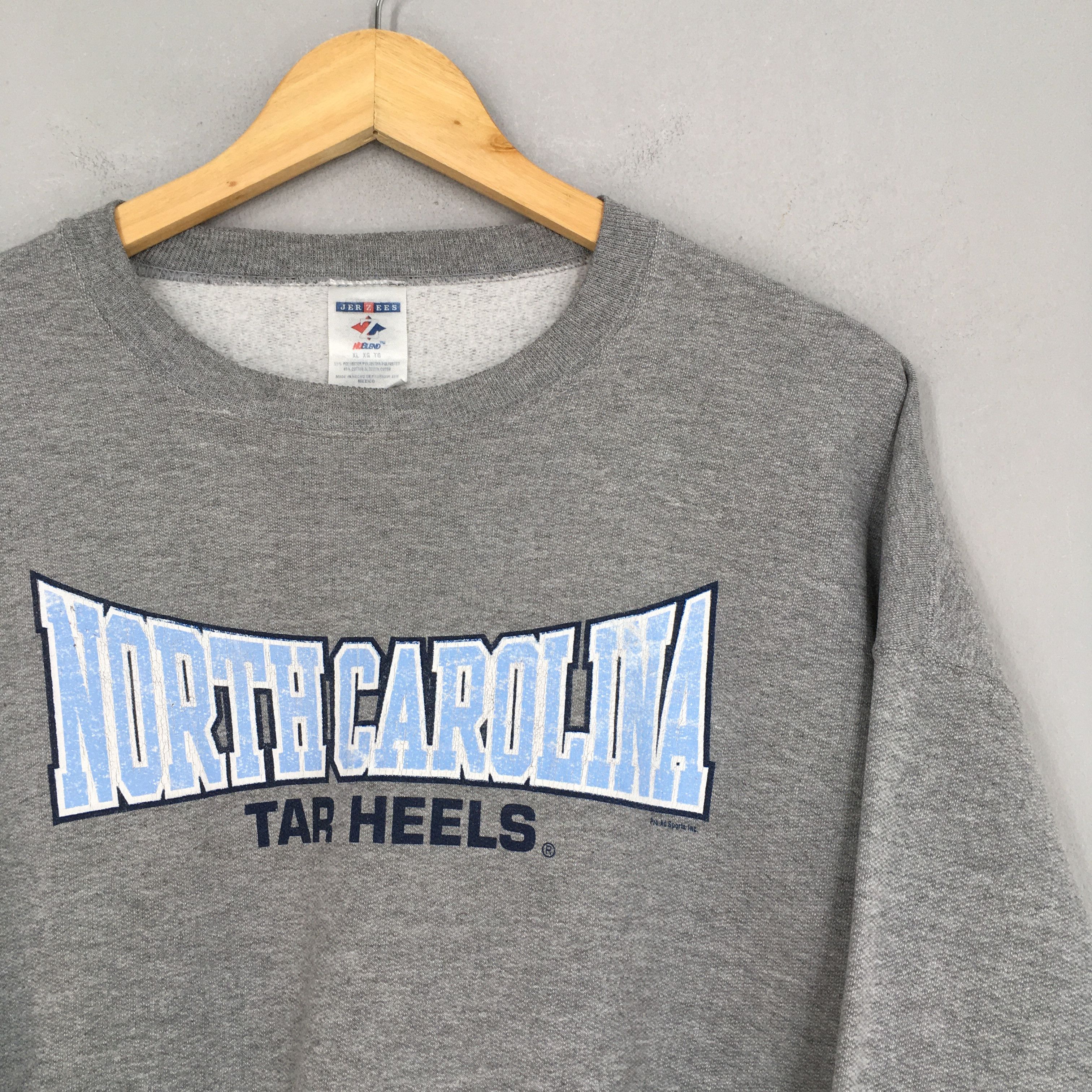 Jerzees North Carolina Tar Heels Basketball Sweatshirt XLarge Size US XL / EU 56 / 4 - 2 Thumbnail