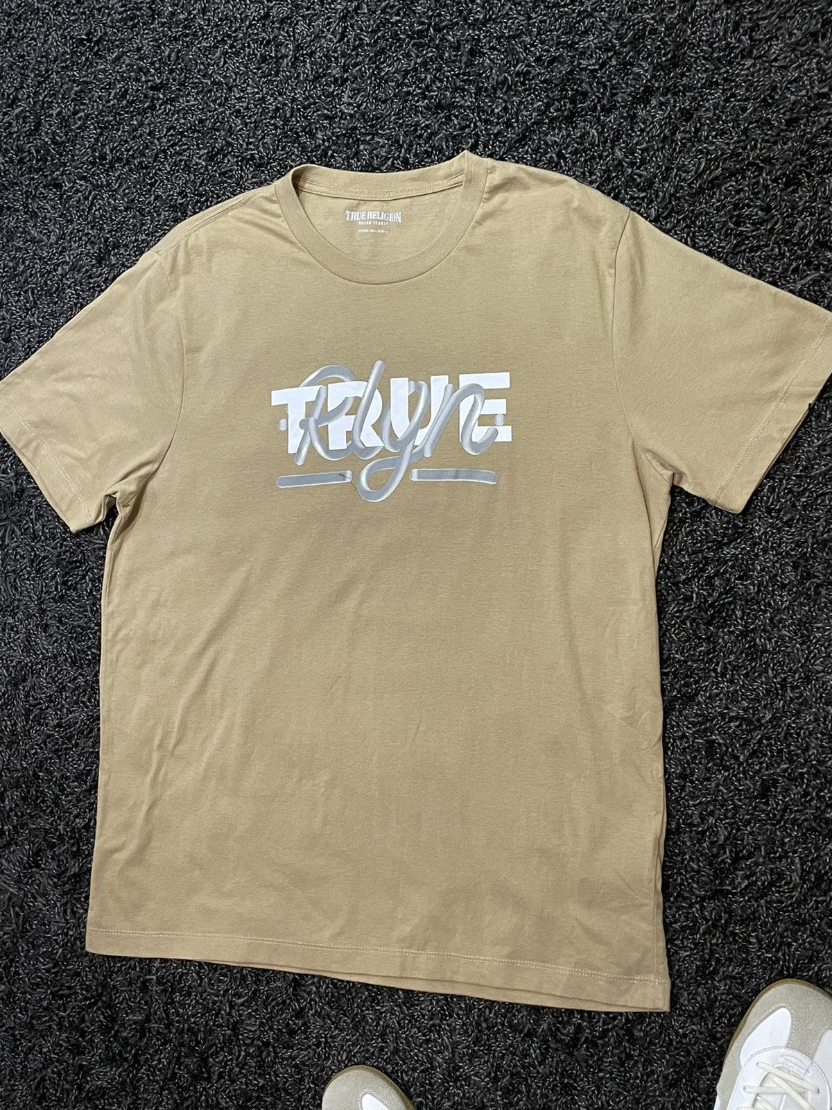 True Religion True Religion t shirt big printed tee Y2K beige big logo Size US L / EU 52-54 / 3 - 3 Thumbnail