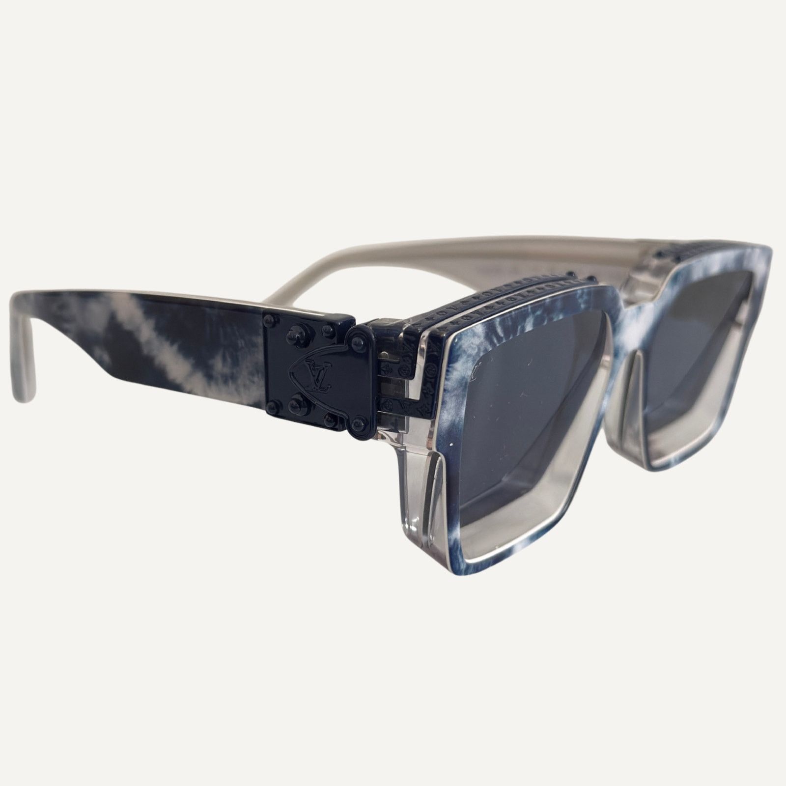 Louis Vuitton Louis Vuitton 1.1 Mascot Pilot Square  display picture 3