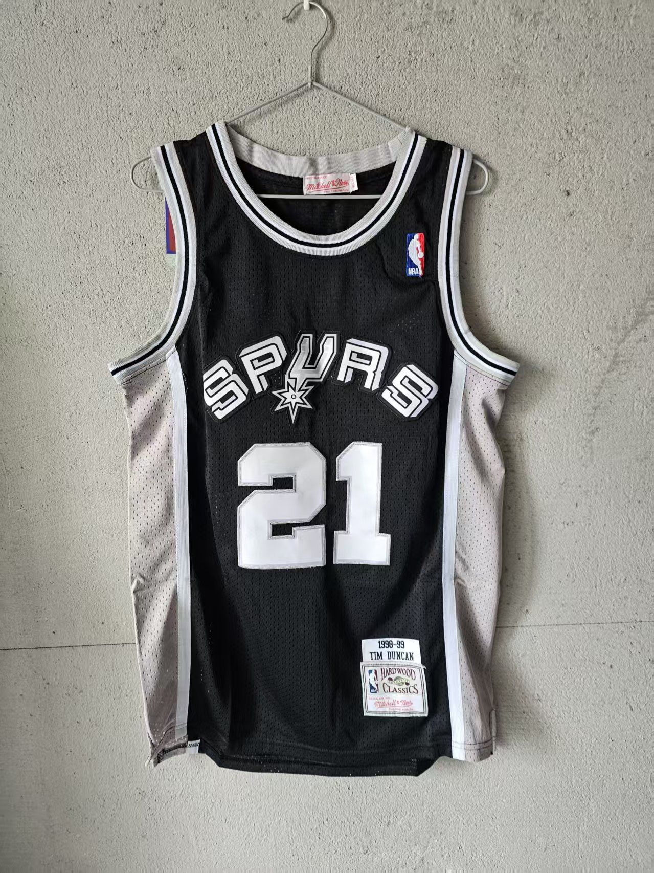 NBA Spurs 21 Tim Duncan Jersey Size US S / EU 44-46 / 1 - 1 Thumbnail