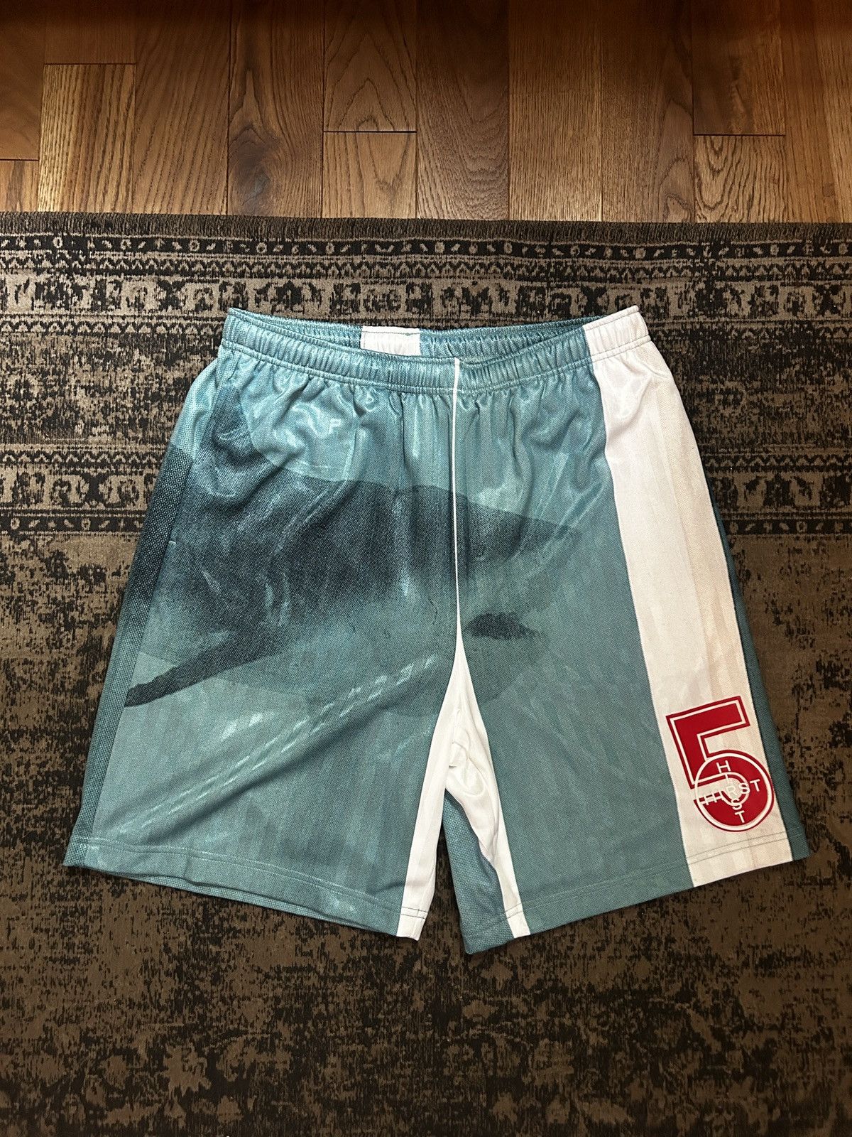 Damien Hirst × Supreme Supreme Damien Hirst Shark Basketball
