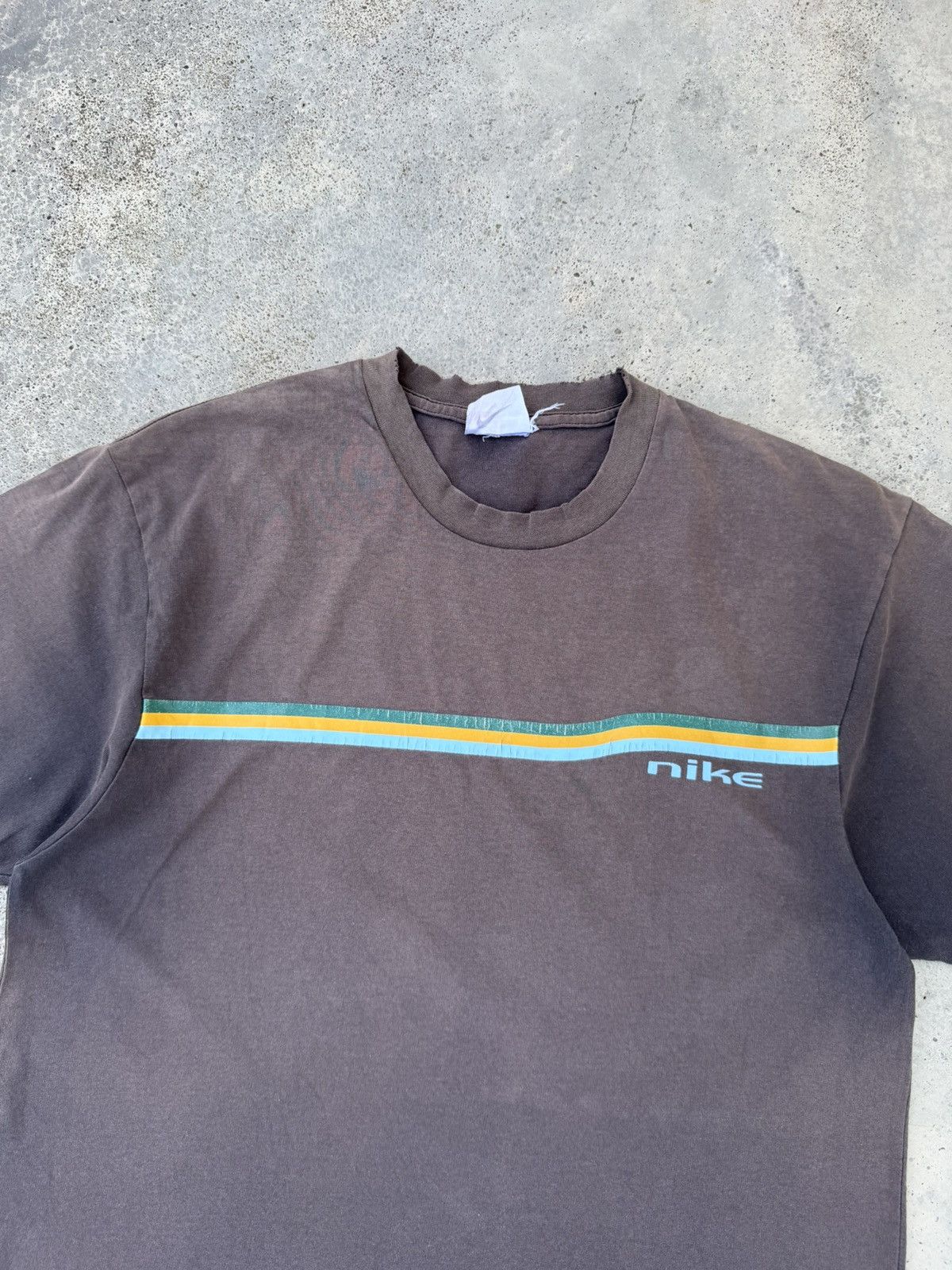 Nike 2000s Nike Swoosh Gradient Sun Faded Thrashed Tees Size US L / EU 52-54 / 3 - 2 Thumbnail