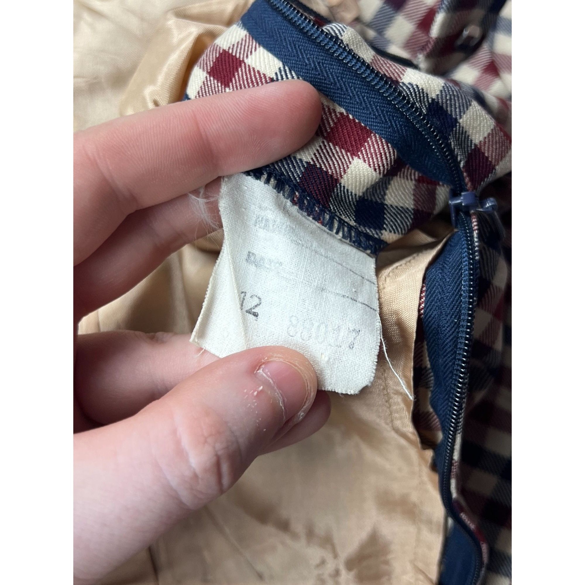 Aquascutum Aquascutum Mid Length Tartan Skirt (Y0821) Size 30" / US 8 / IT 44 - 8 Thumbnail