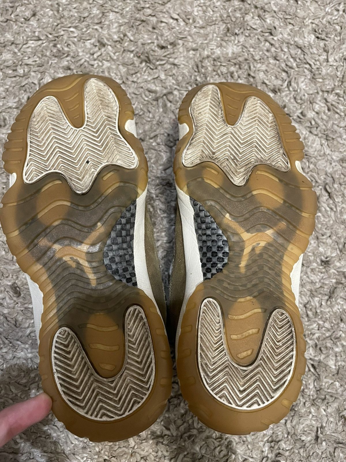 Jordan Brand Jordan 11 Women’s “Neutral Olive” Size US 9 / IT 39 - 3 Thumbnail