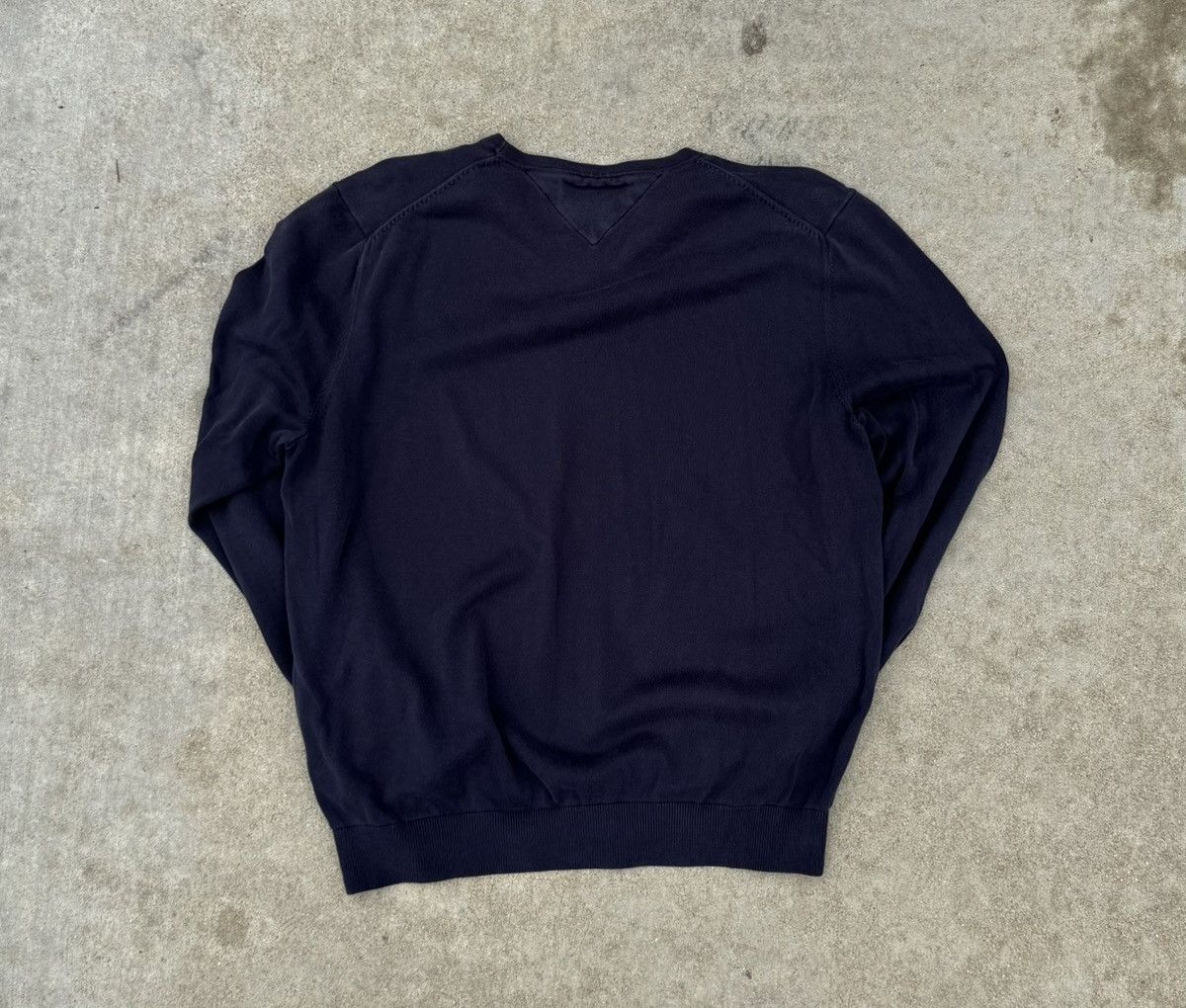 Tommy Hilfiger 2000s vintage Tommy Hilfiger navy blue crewneck Size L Size US L / EU 52-54 / 3 - 3 Thumbnail